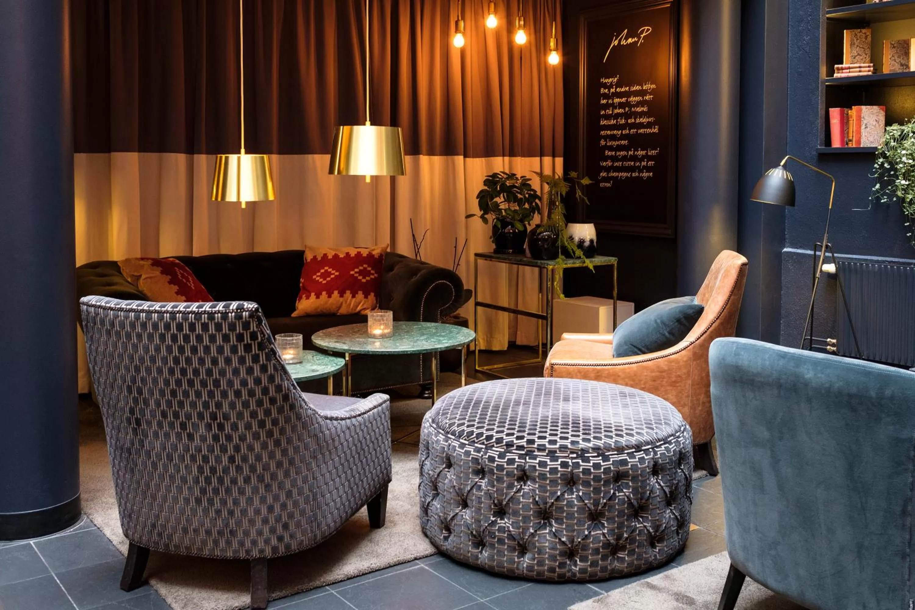 Communal lounge/ TV room in Home Hotel Temperance