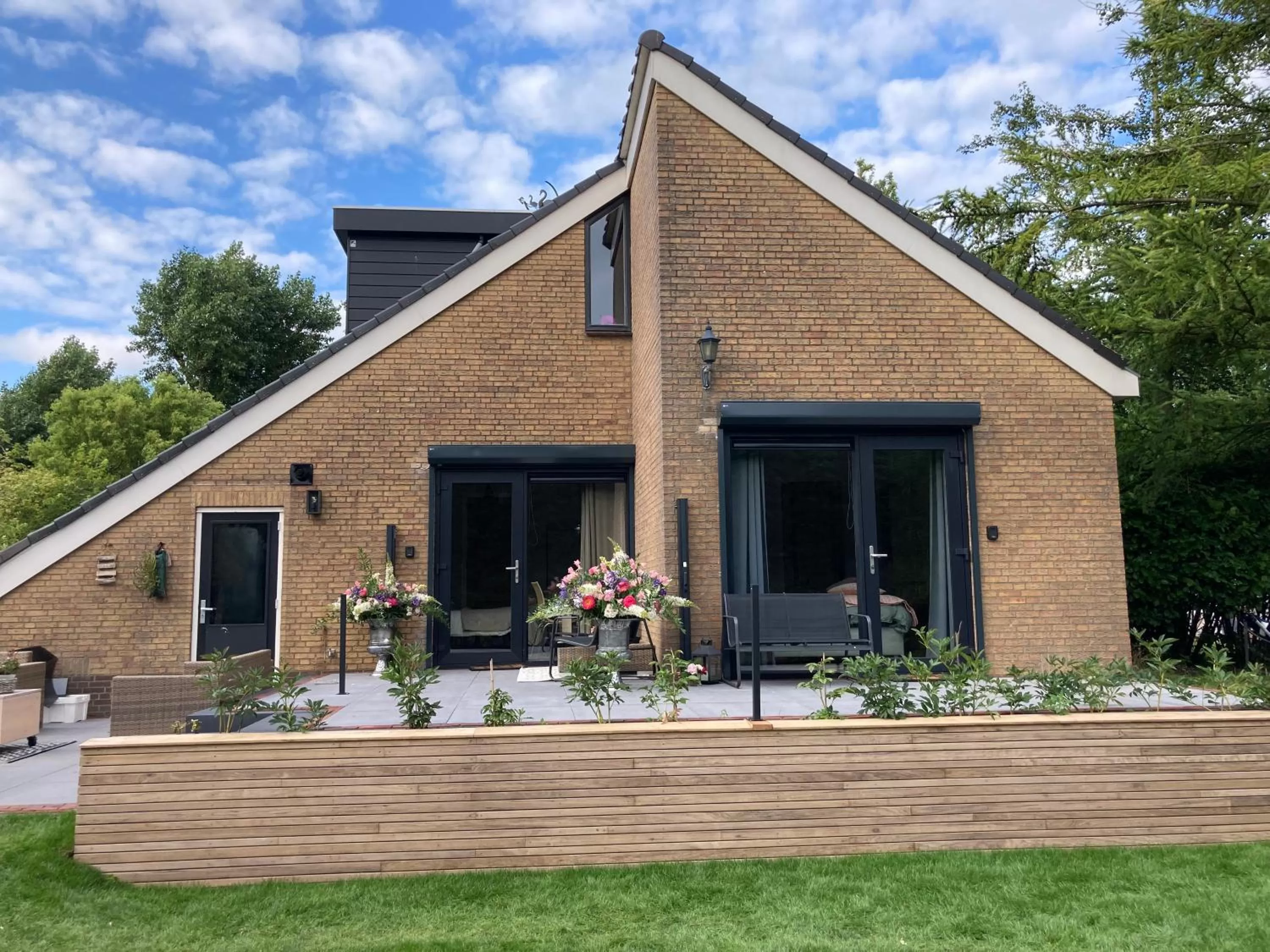 Property building in Paauwze