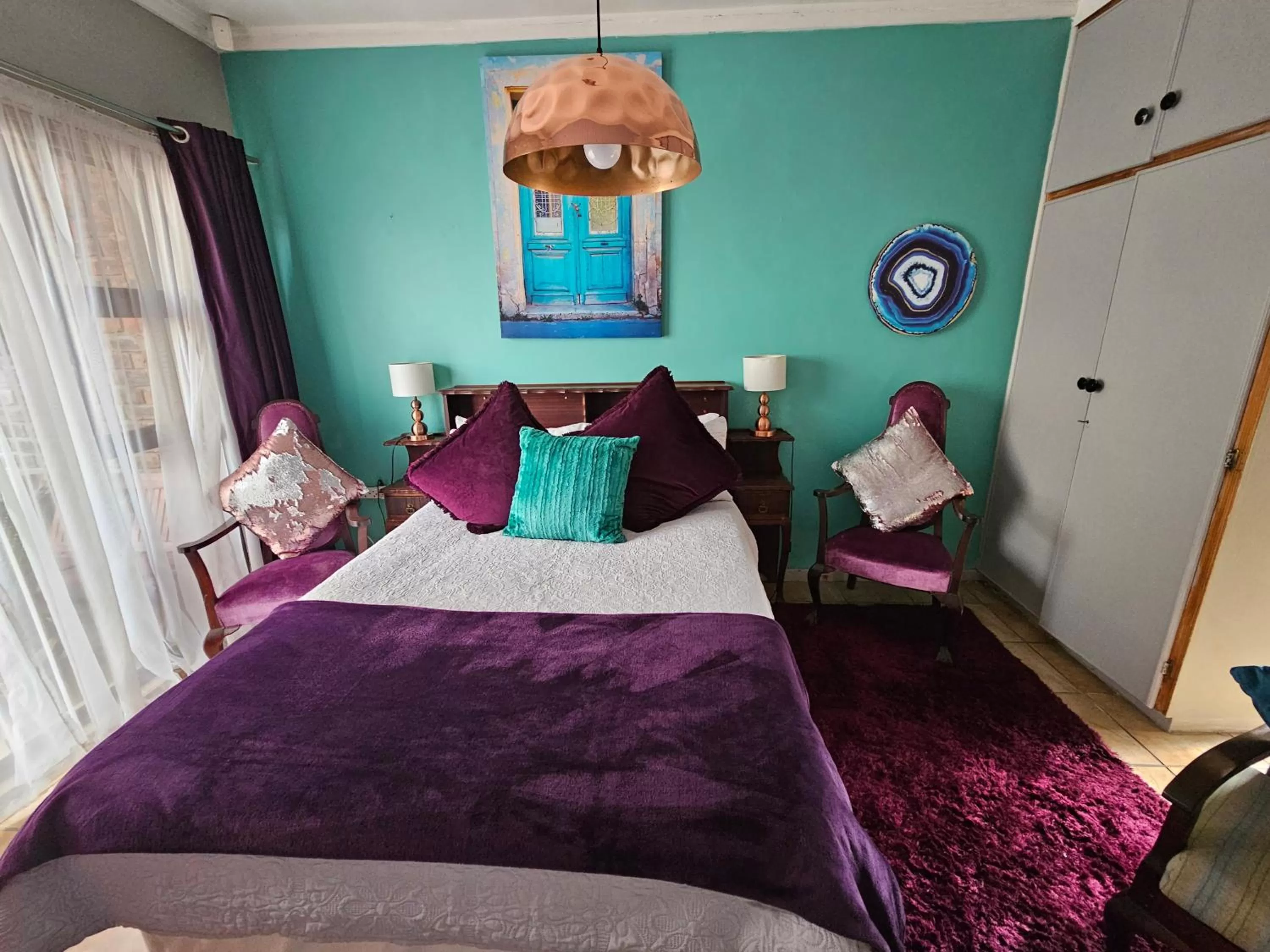 Photo of the whole room, Bed in 51on Church