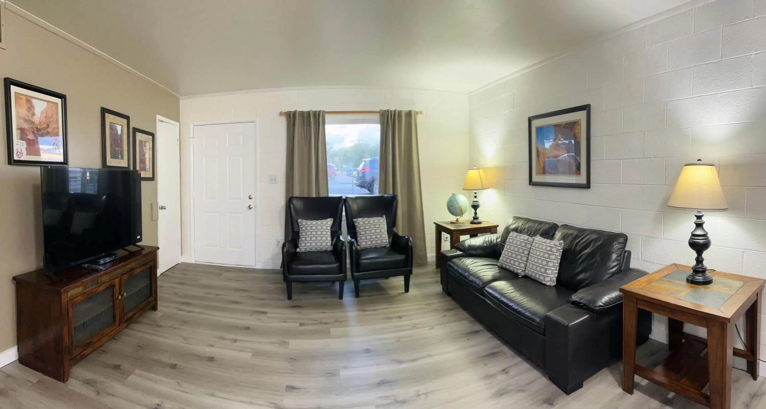 Living room in Lake Powell Motel & Apartments