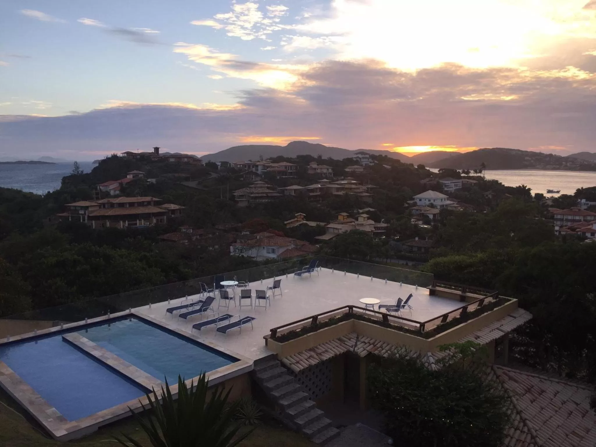 Pool View in Praia da Ferradurinha Guest House