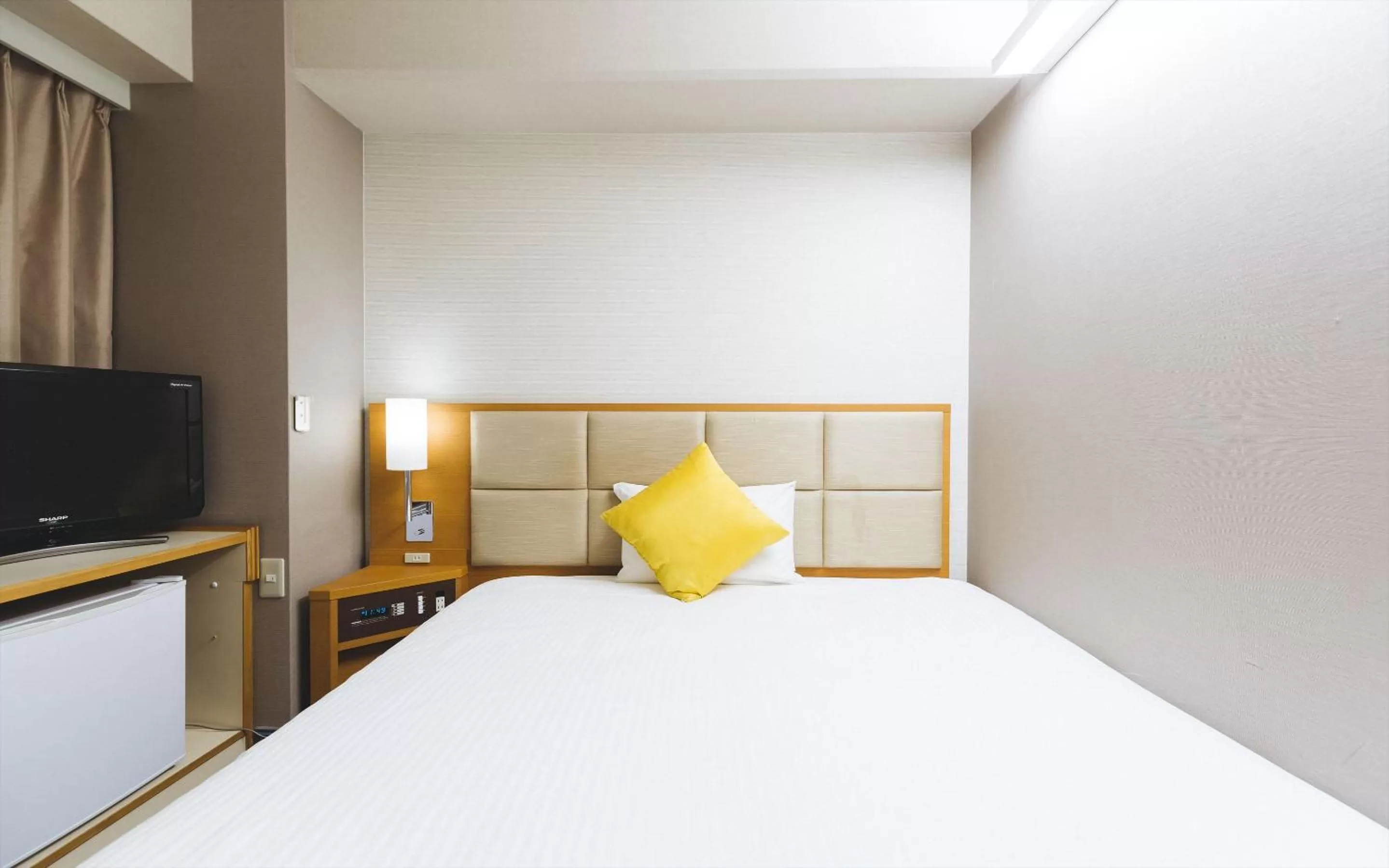 Photo of the whole room in Hotel Sun White