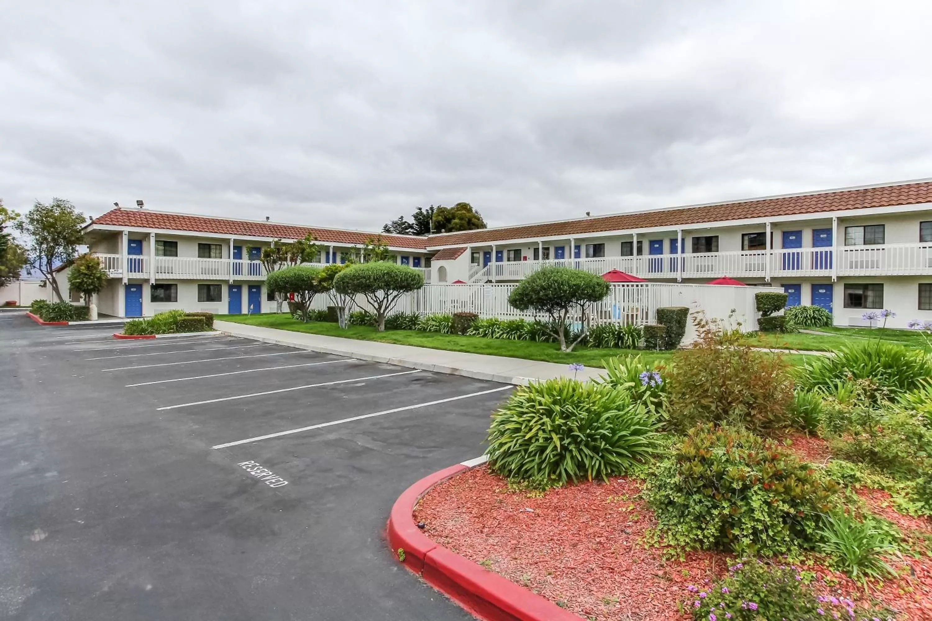 Facade/entrance in Motel 6-Salinas, CA - North Monterey Area