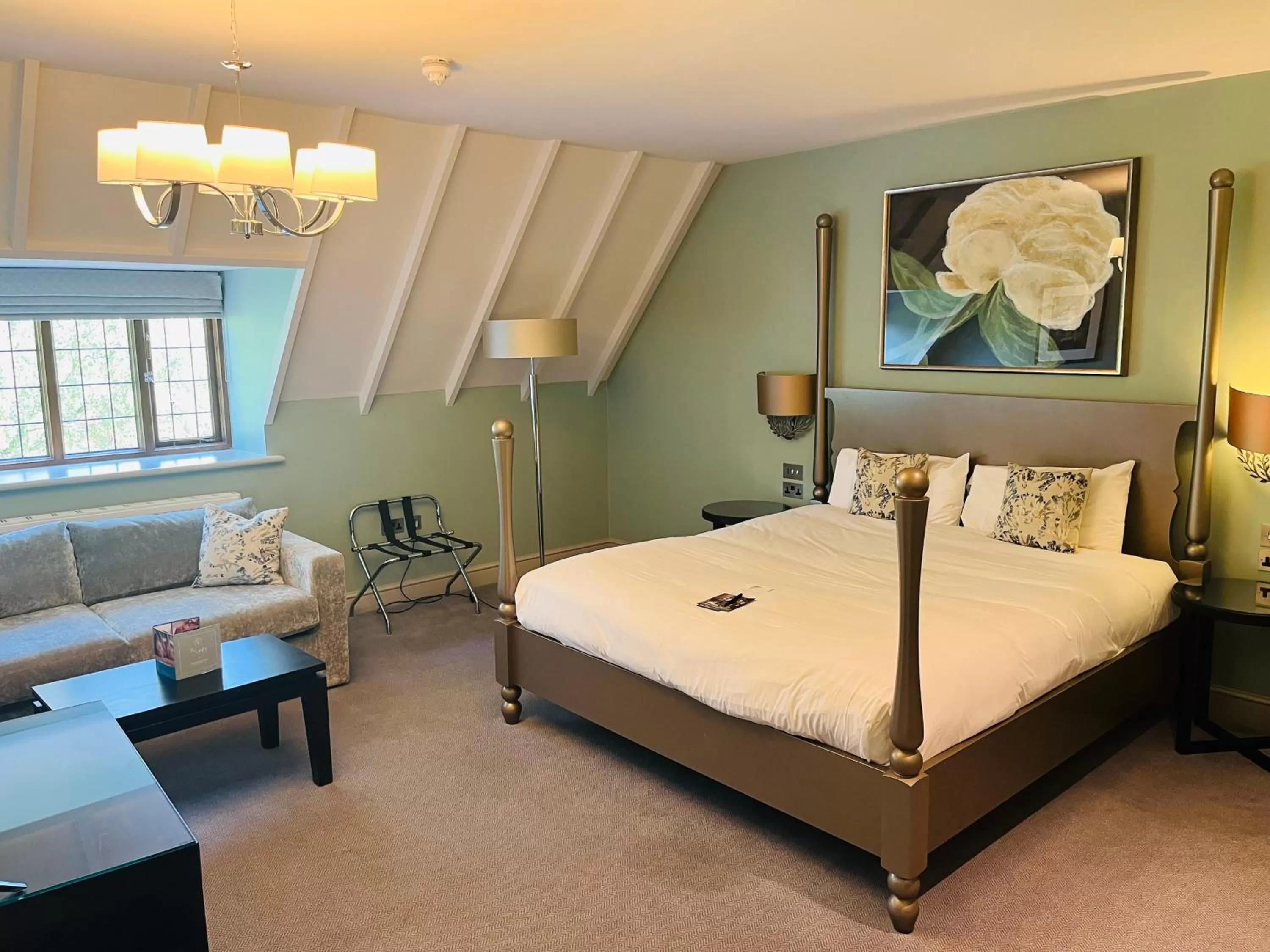 Bedroom, Bed in Hogarths Stone Manor