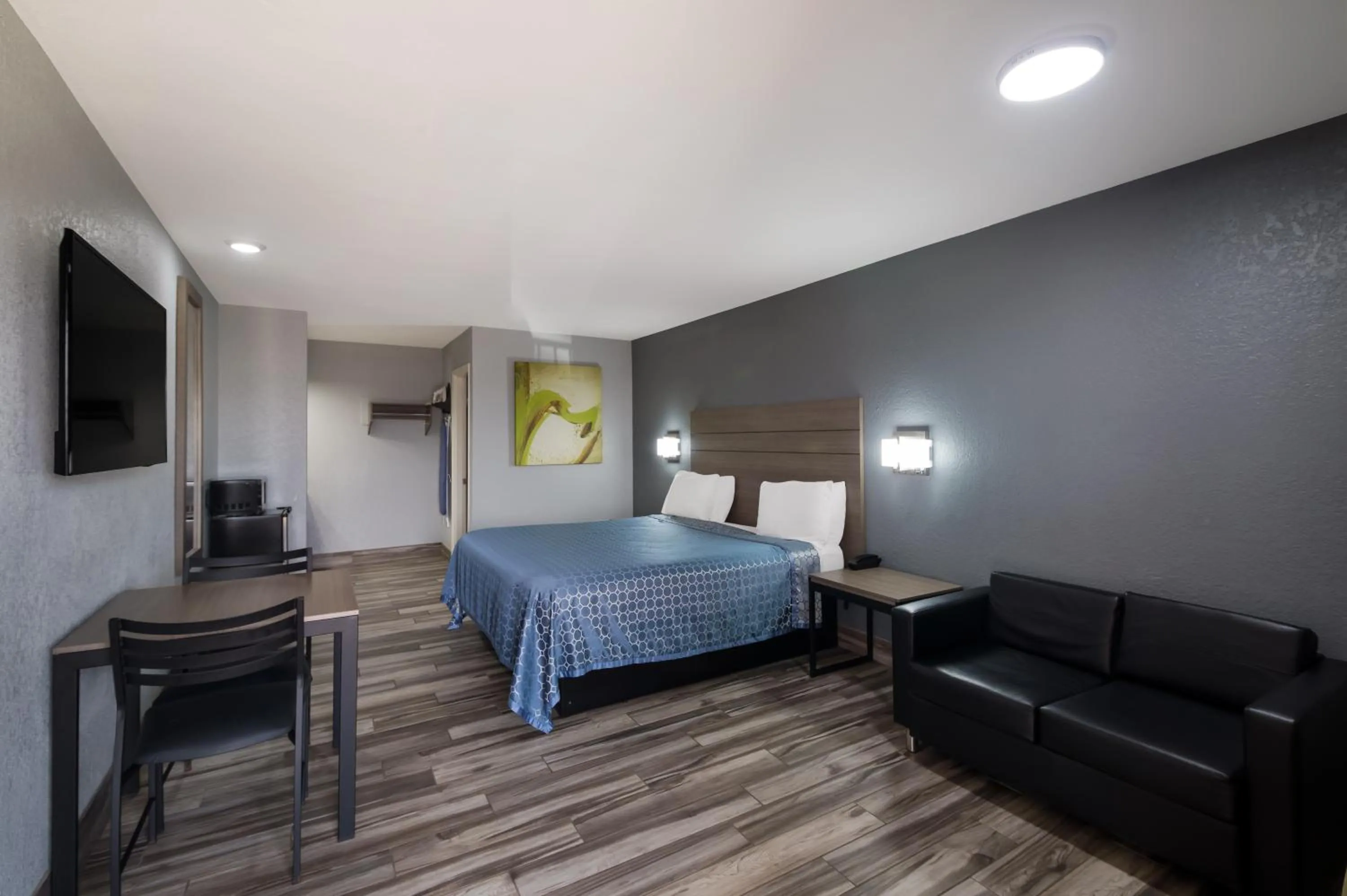 Bed in Americas Best Value Inn Buda