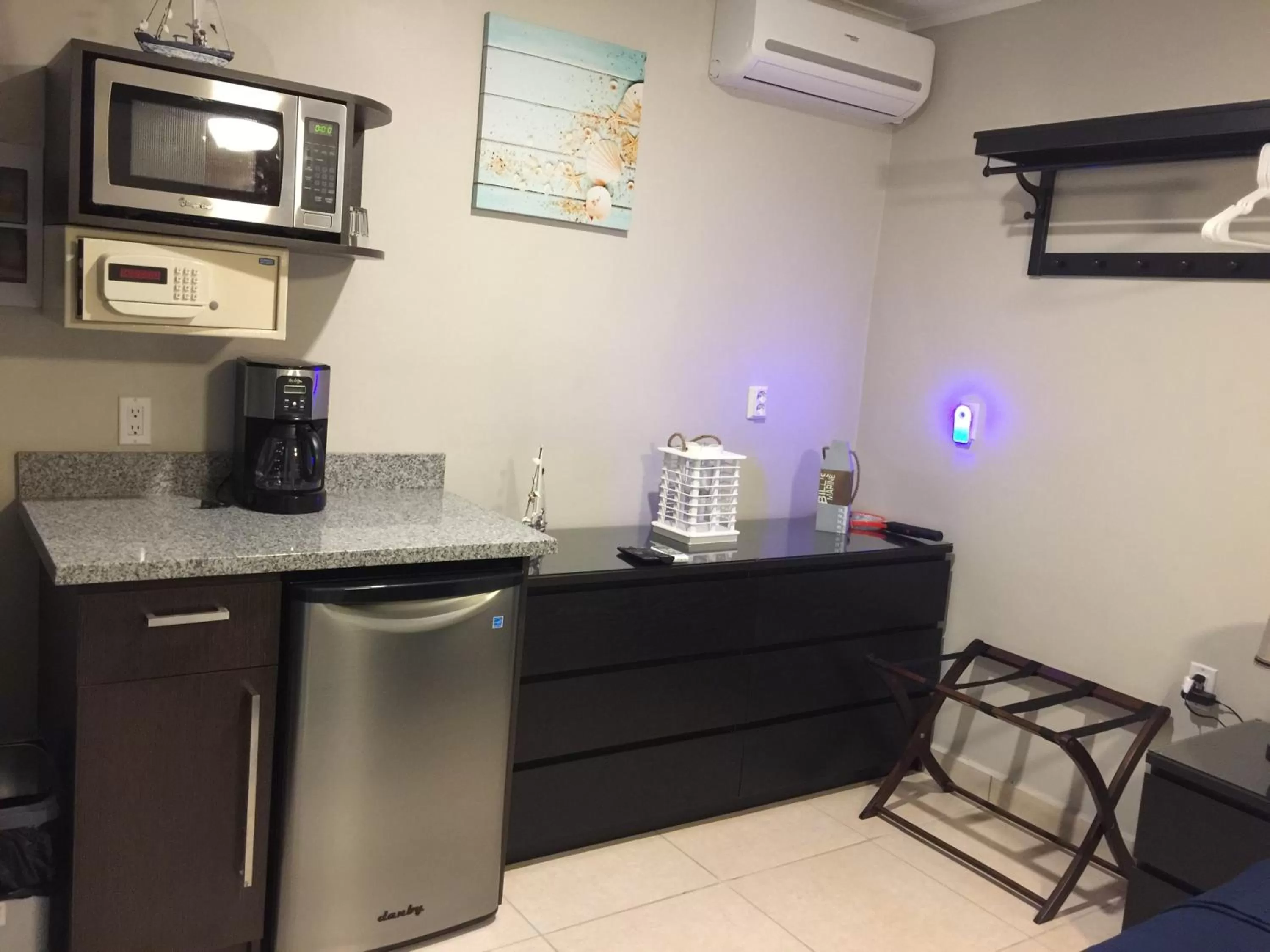 Coffee/tea facilities in The Pier Beach Inn & Suites