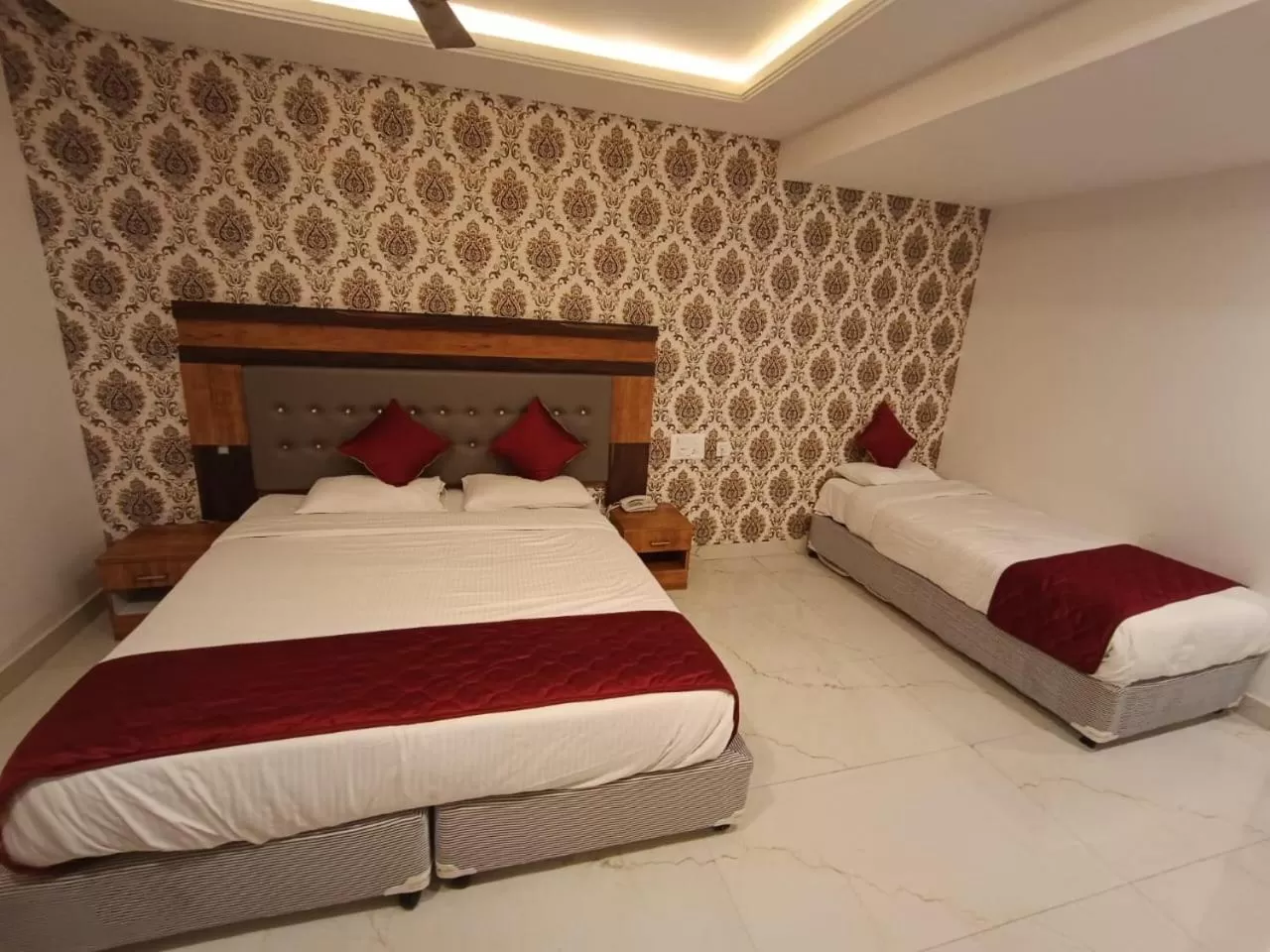 Bed in Hotel Woodside Prestige