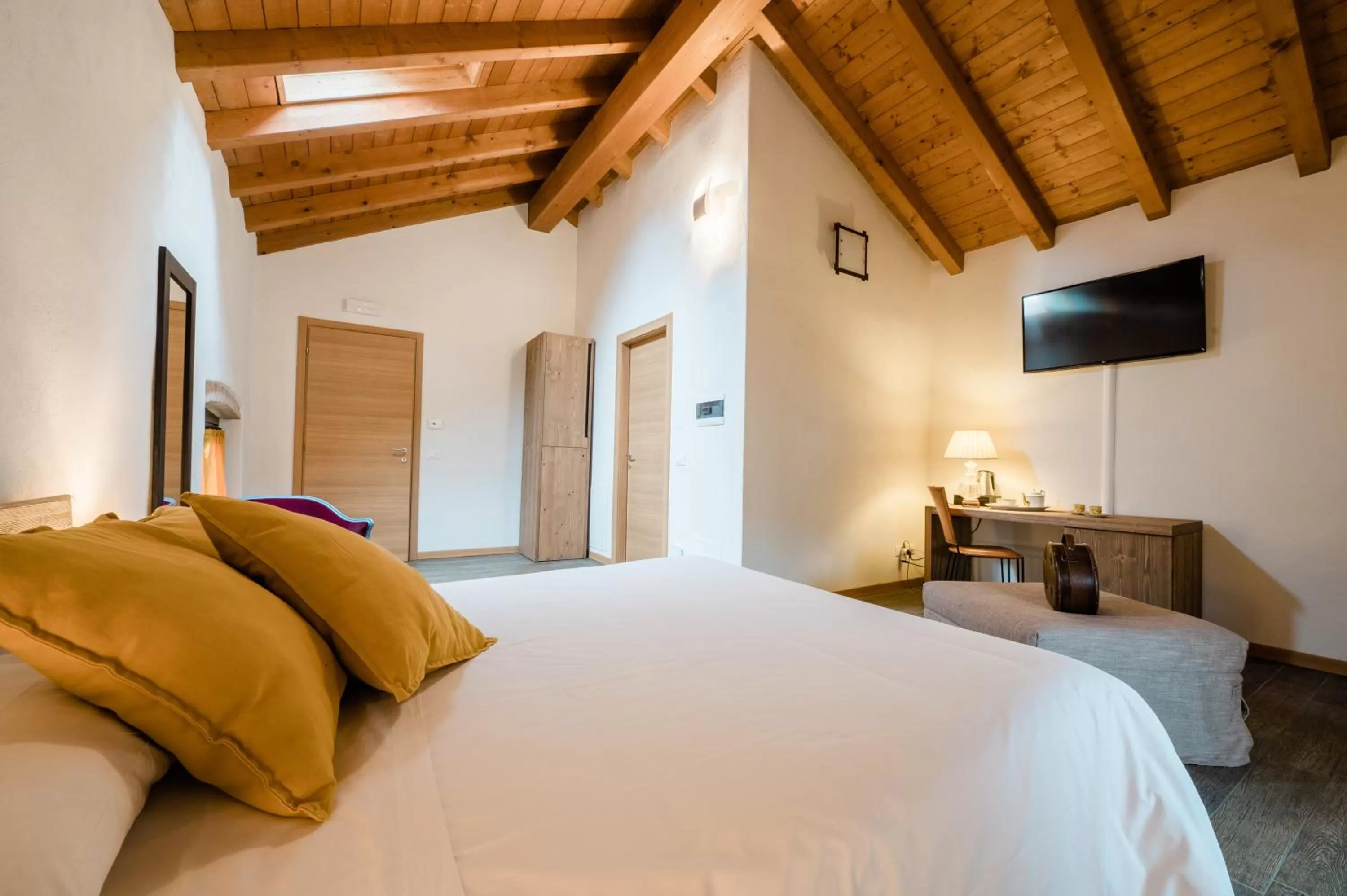 Photo of the whole room, Bed in SMART San Martino