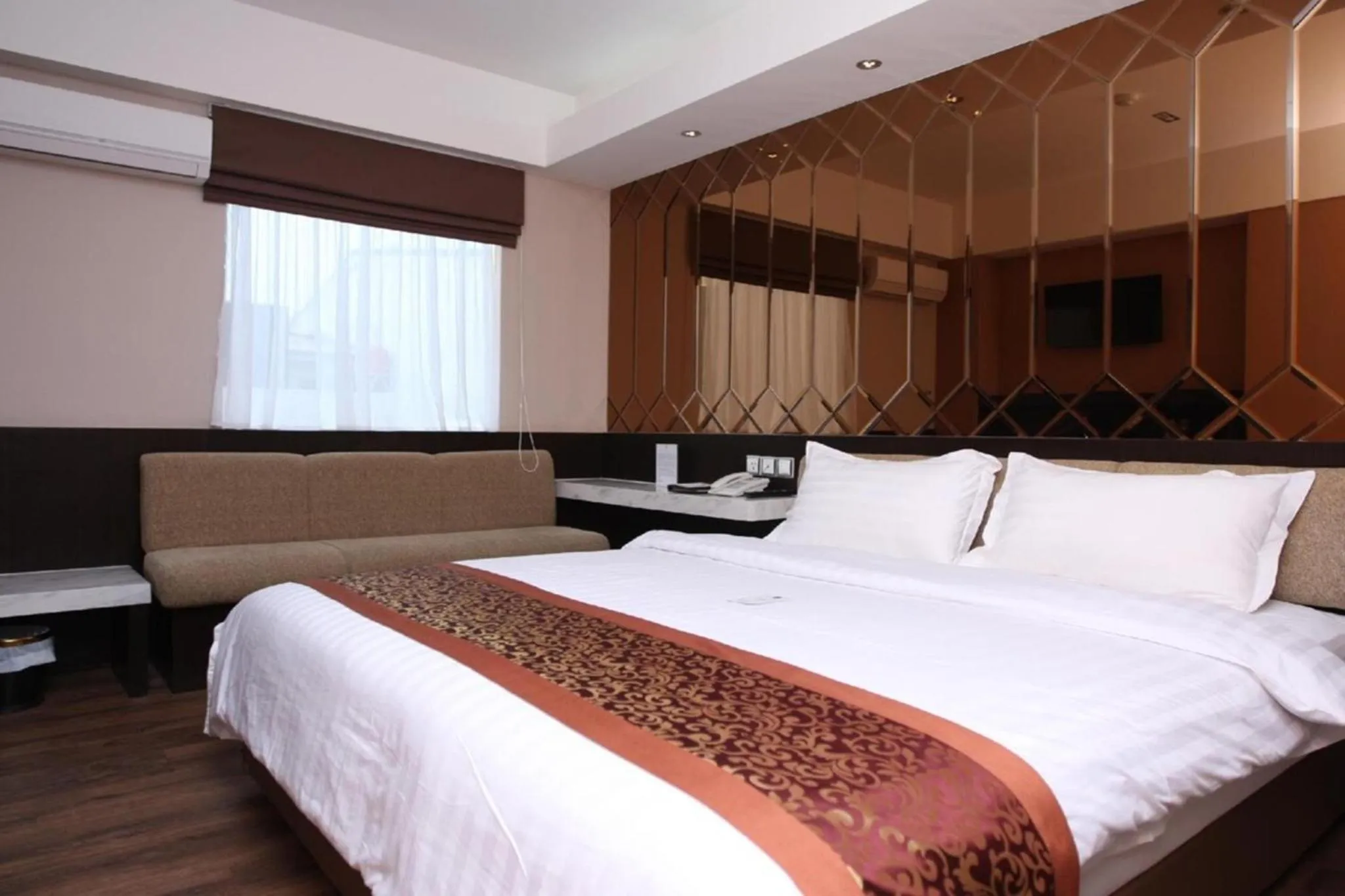 Bed in Favor Hotel Makassar City Center By LIFE