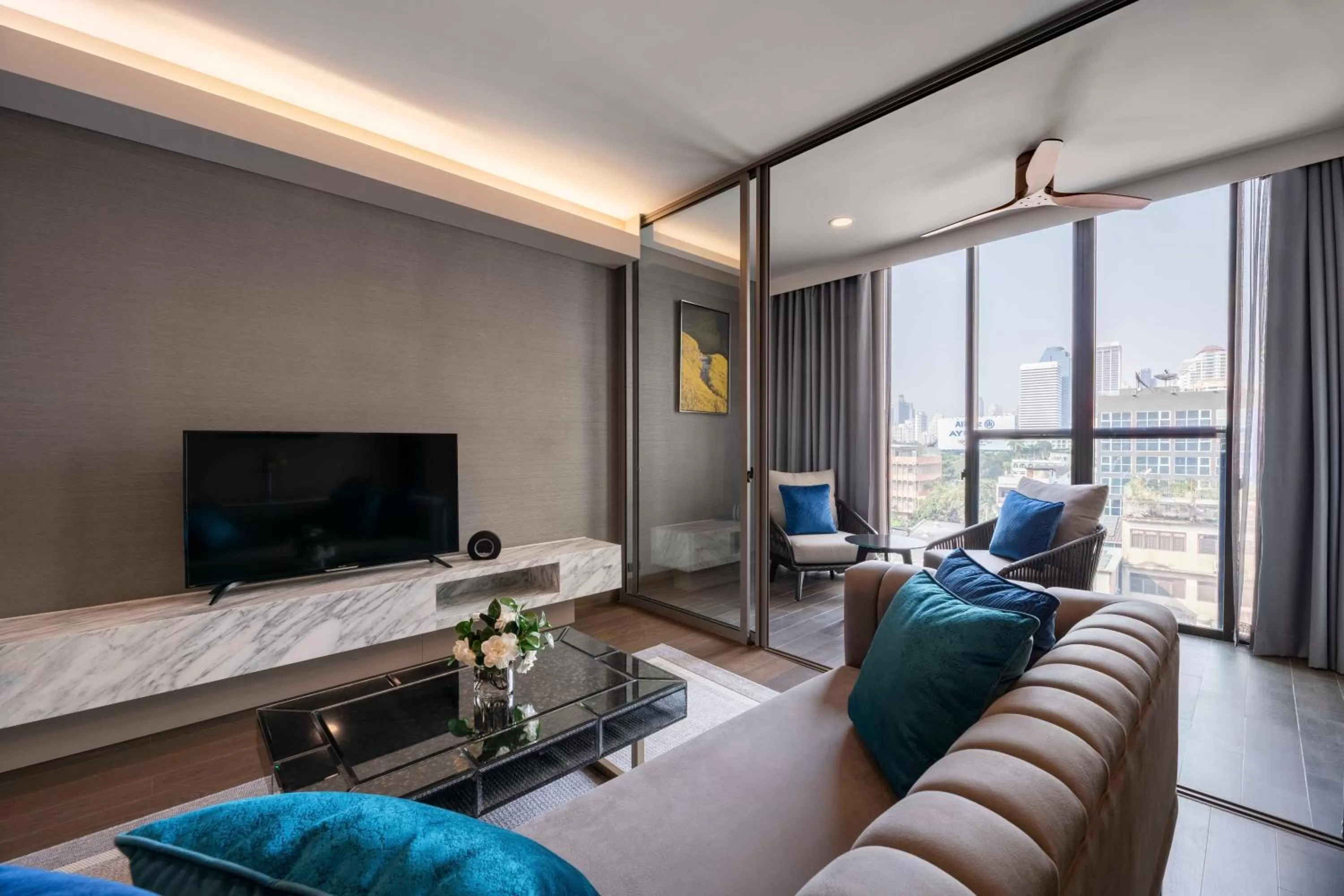 Communal lounge/ TV room in Wyndham Bangkok Queen Convention Centre