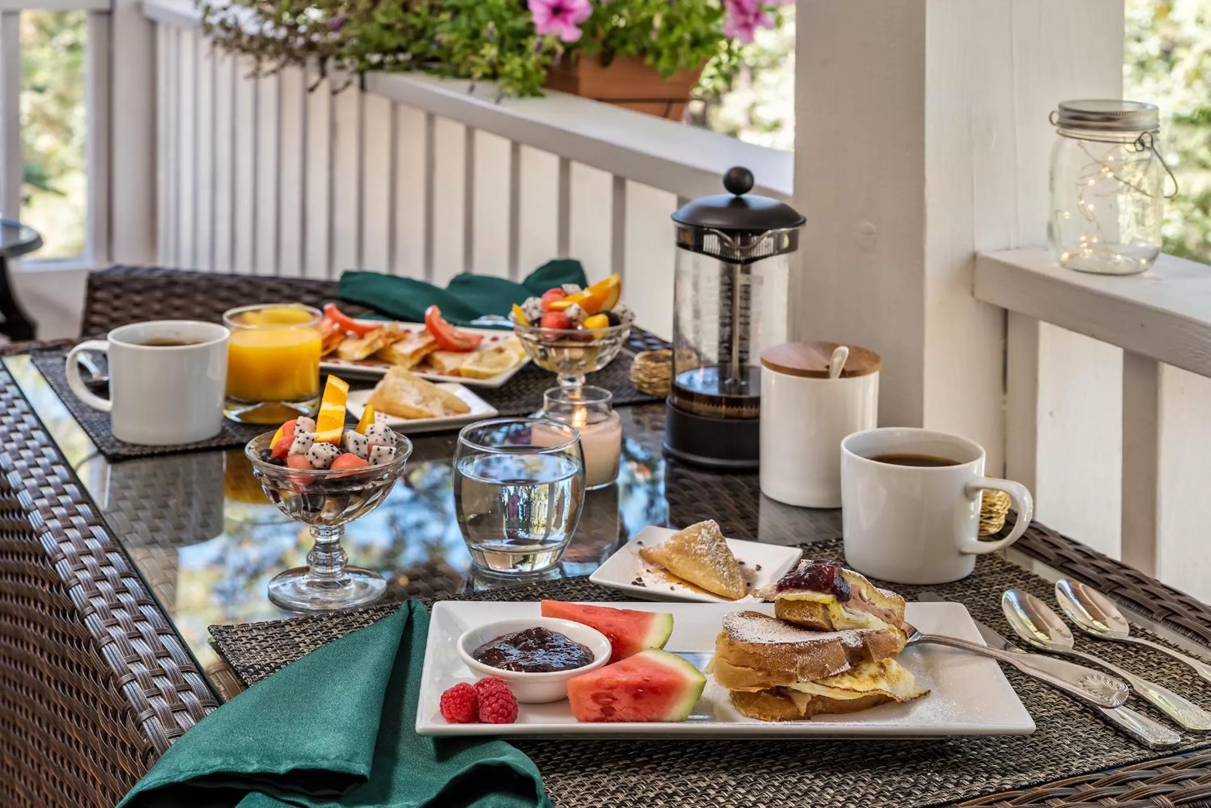 Breakfast in Sheridan House Inn- Adult Only Accommodation