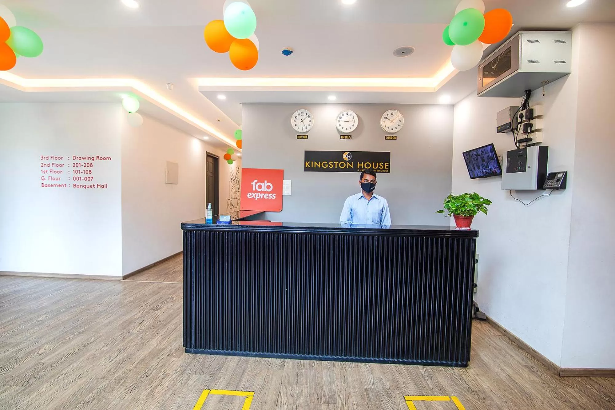 Lobby or reception in FabHotel Kingston House