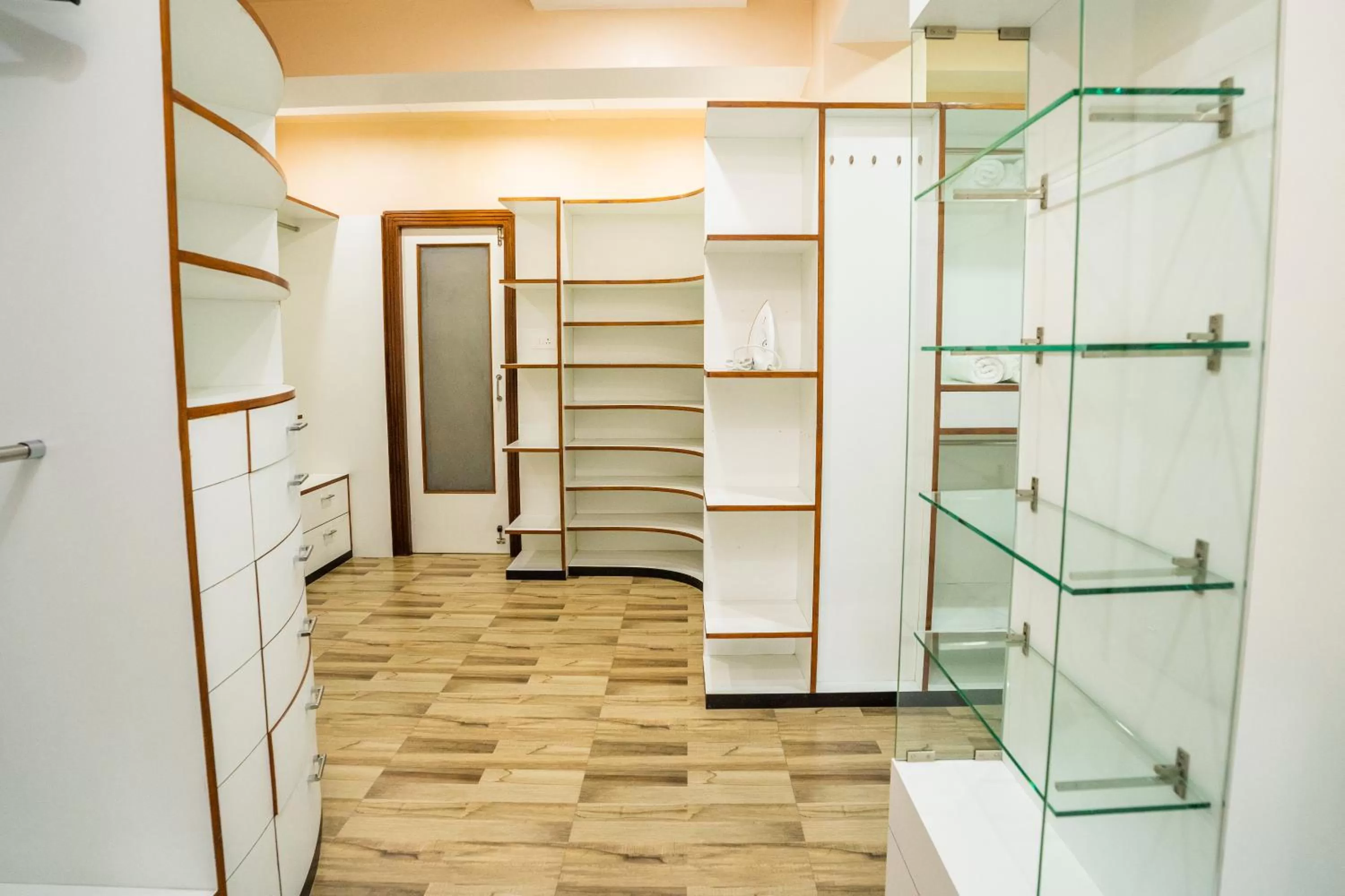 wardrobe in East Land Bed & Breakfast