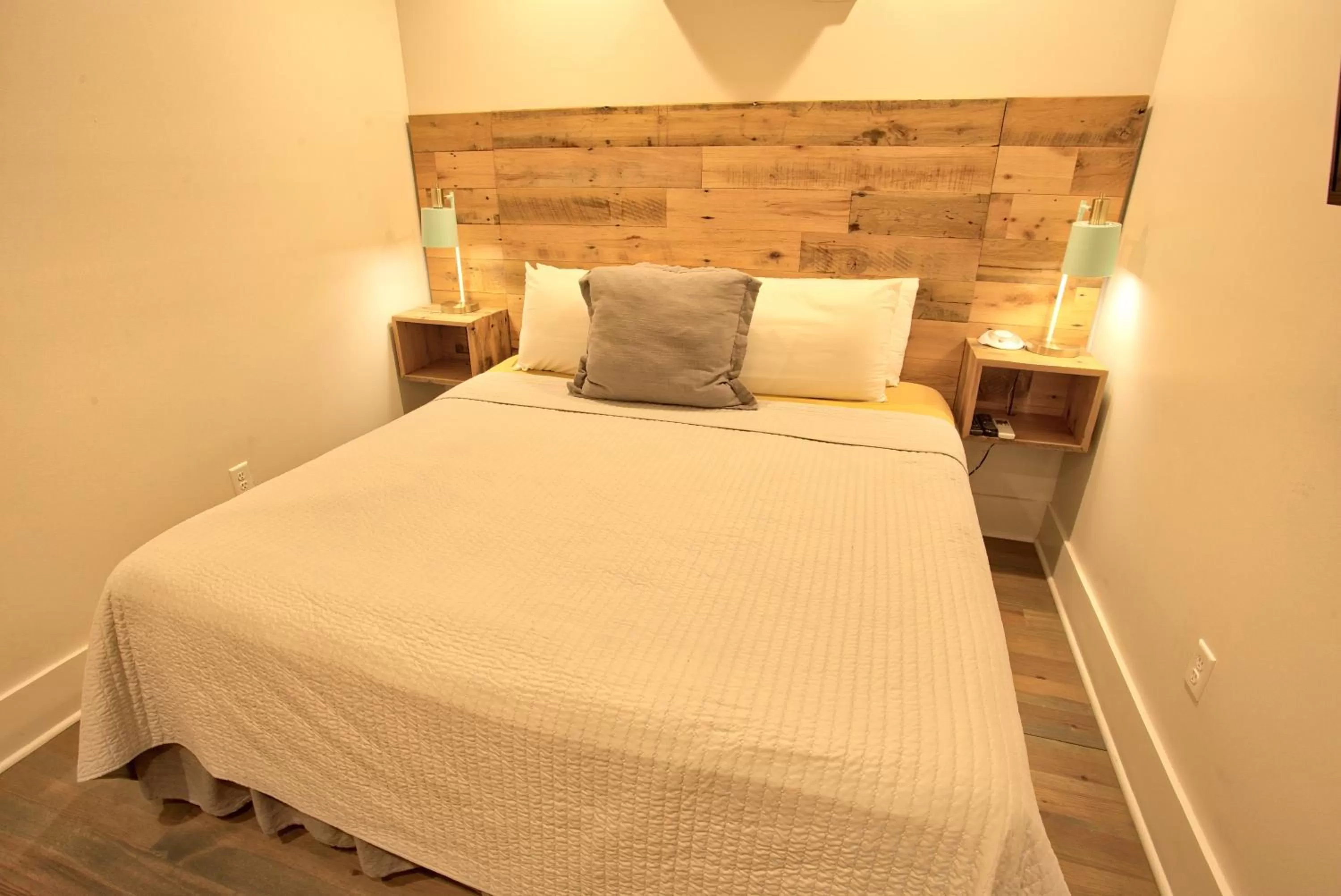 Bedroom, Bed in 493 King Two Bedroom Suites