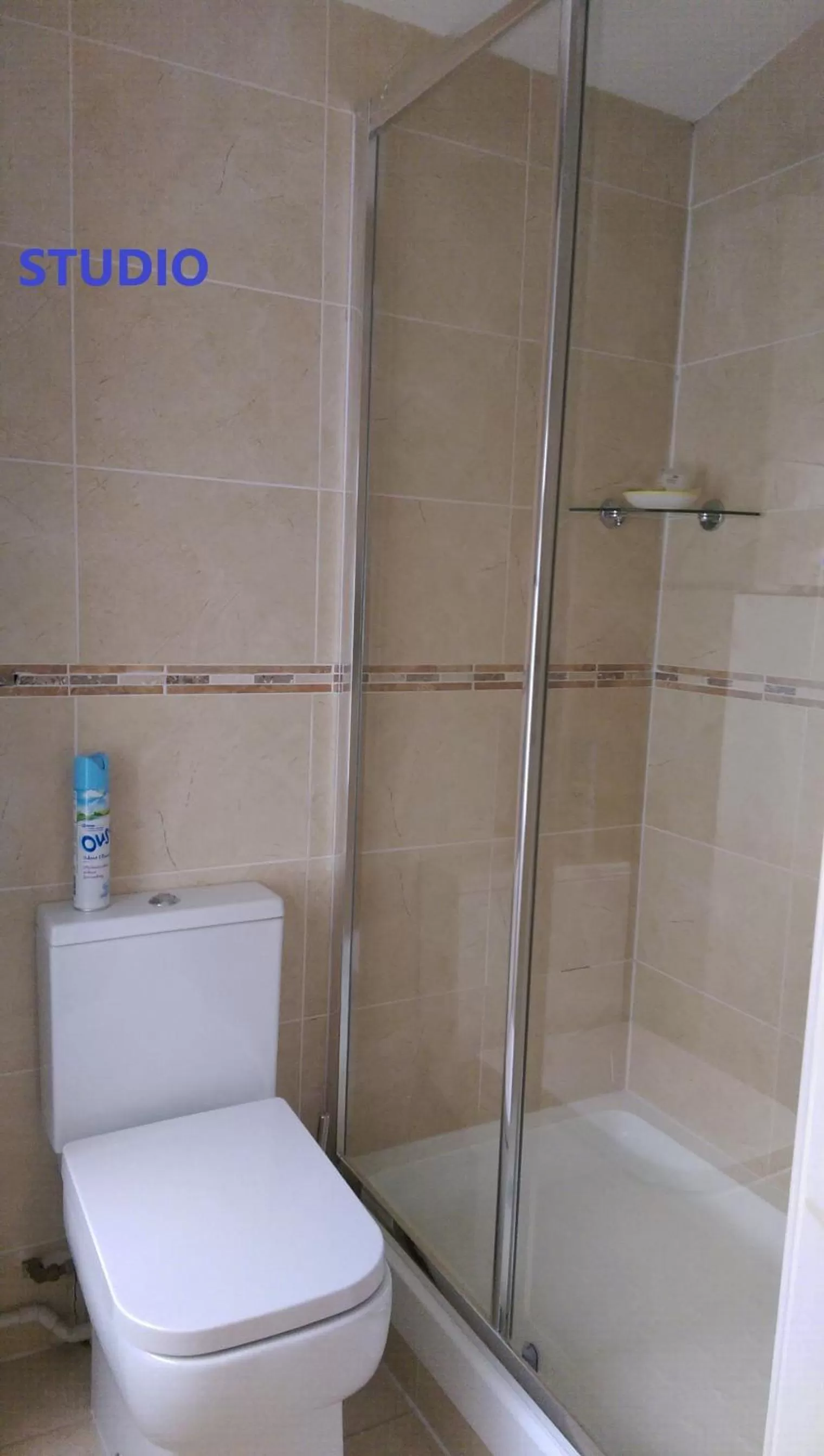 Shower in Edinburgh City Suites