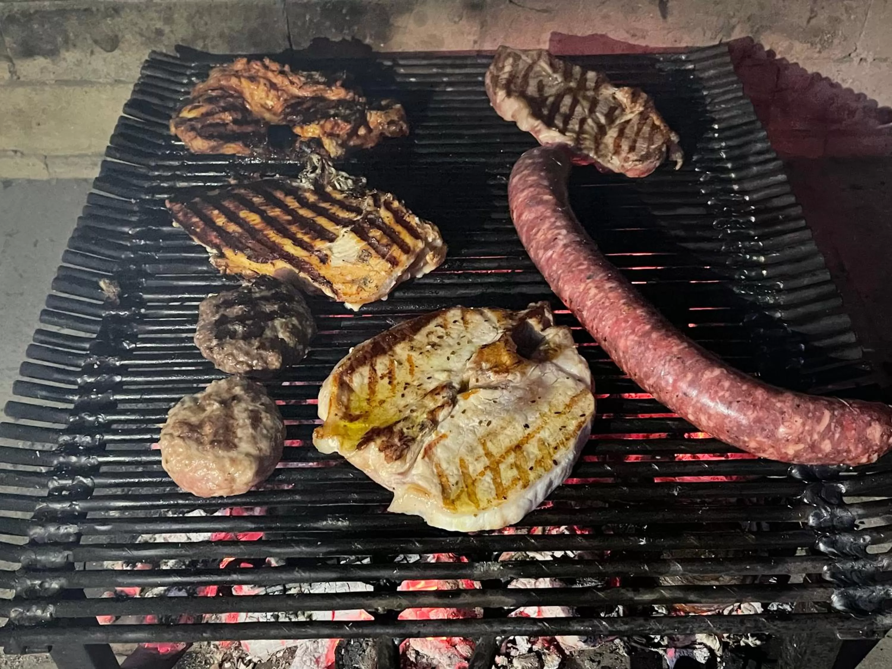 BBQ facilities in StayInn Banderitsa Apartments with kitchen & BBQ