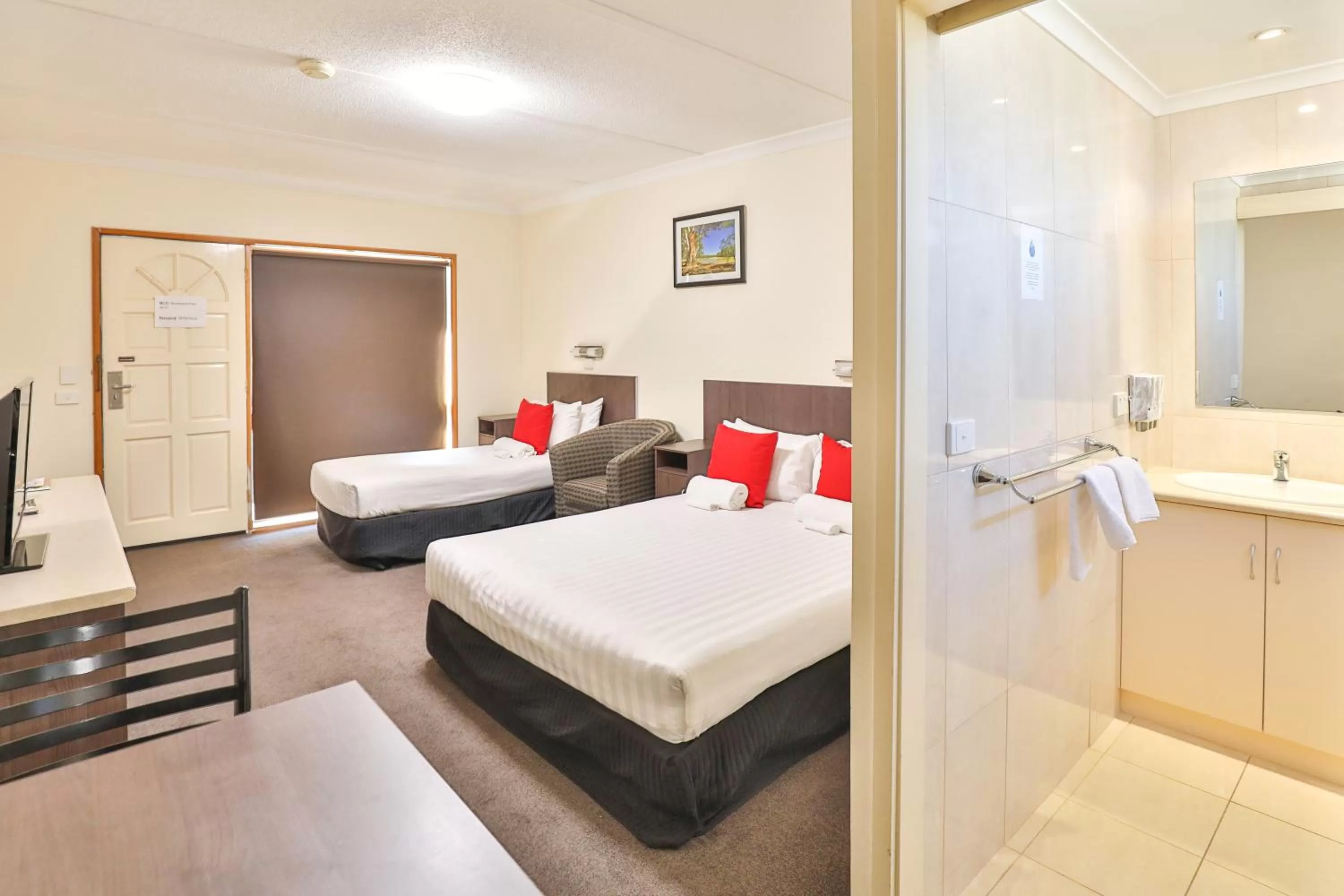 Photo of the whole room, Bed in Boulevard Motor Inn Mildura