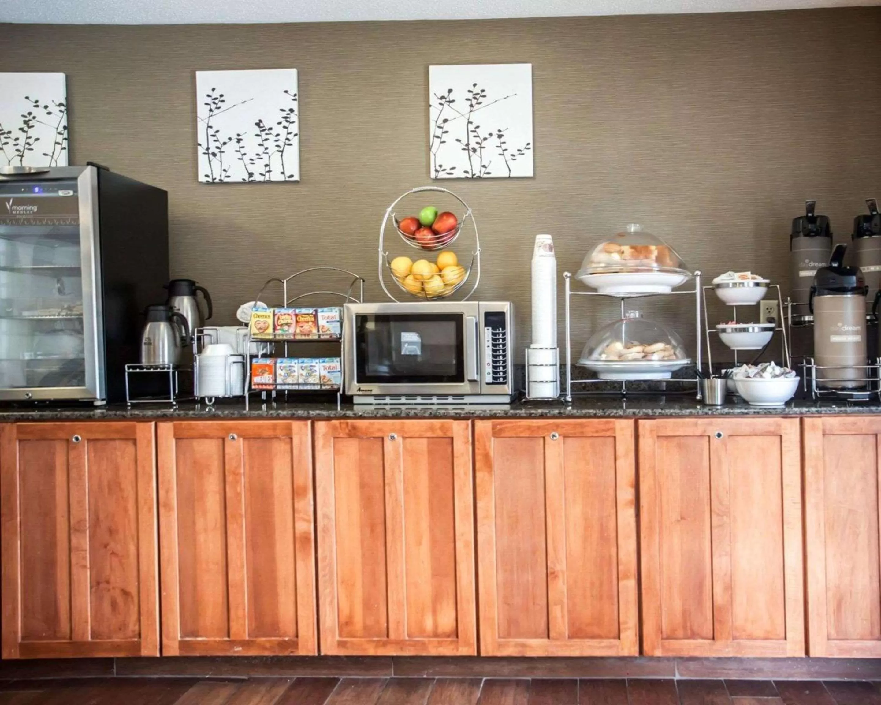 Restaurant/places to eat in Sleep Inn Rockville