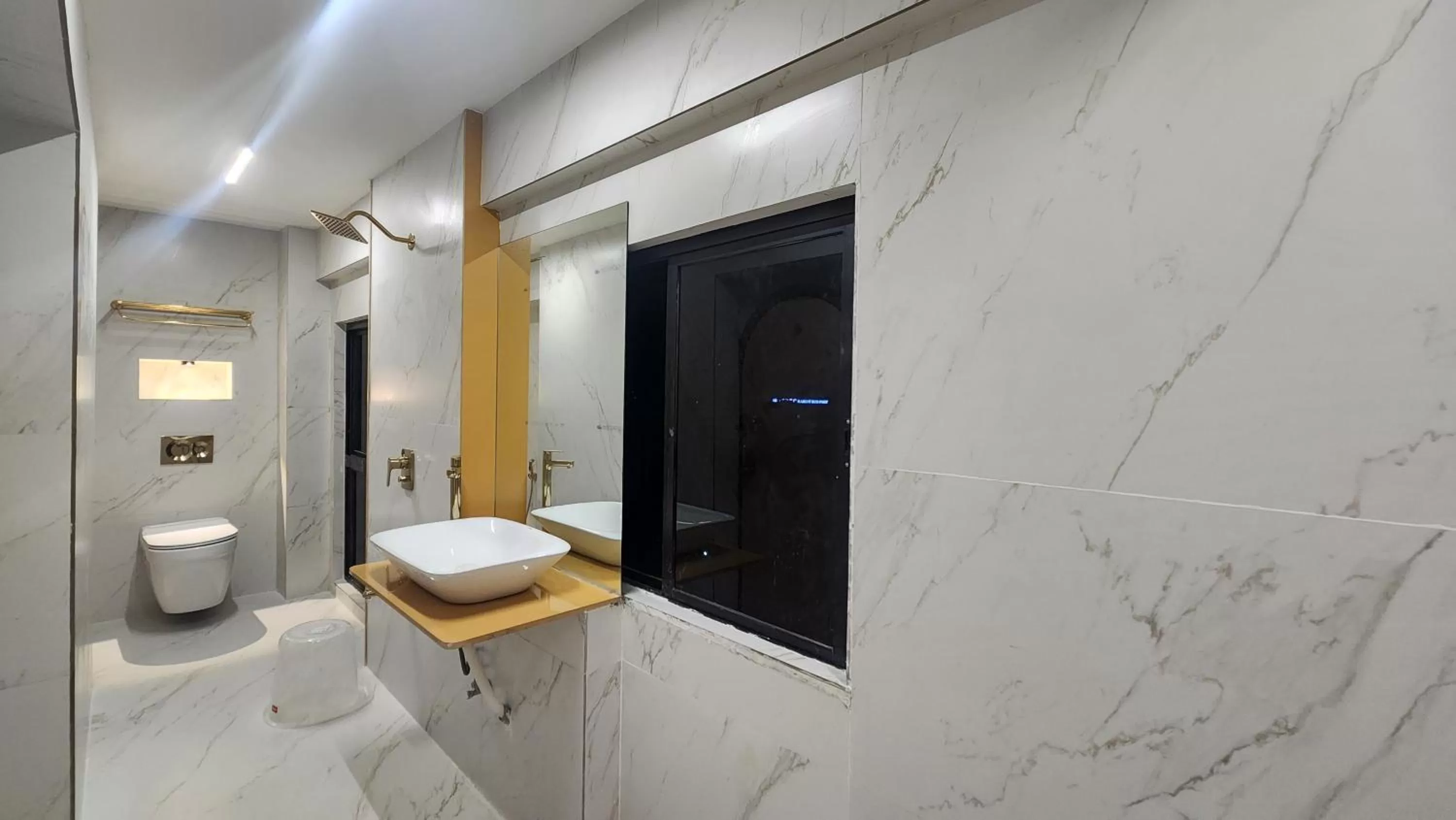 Shower in Hotel Nova Bling