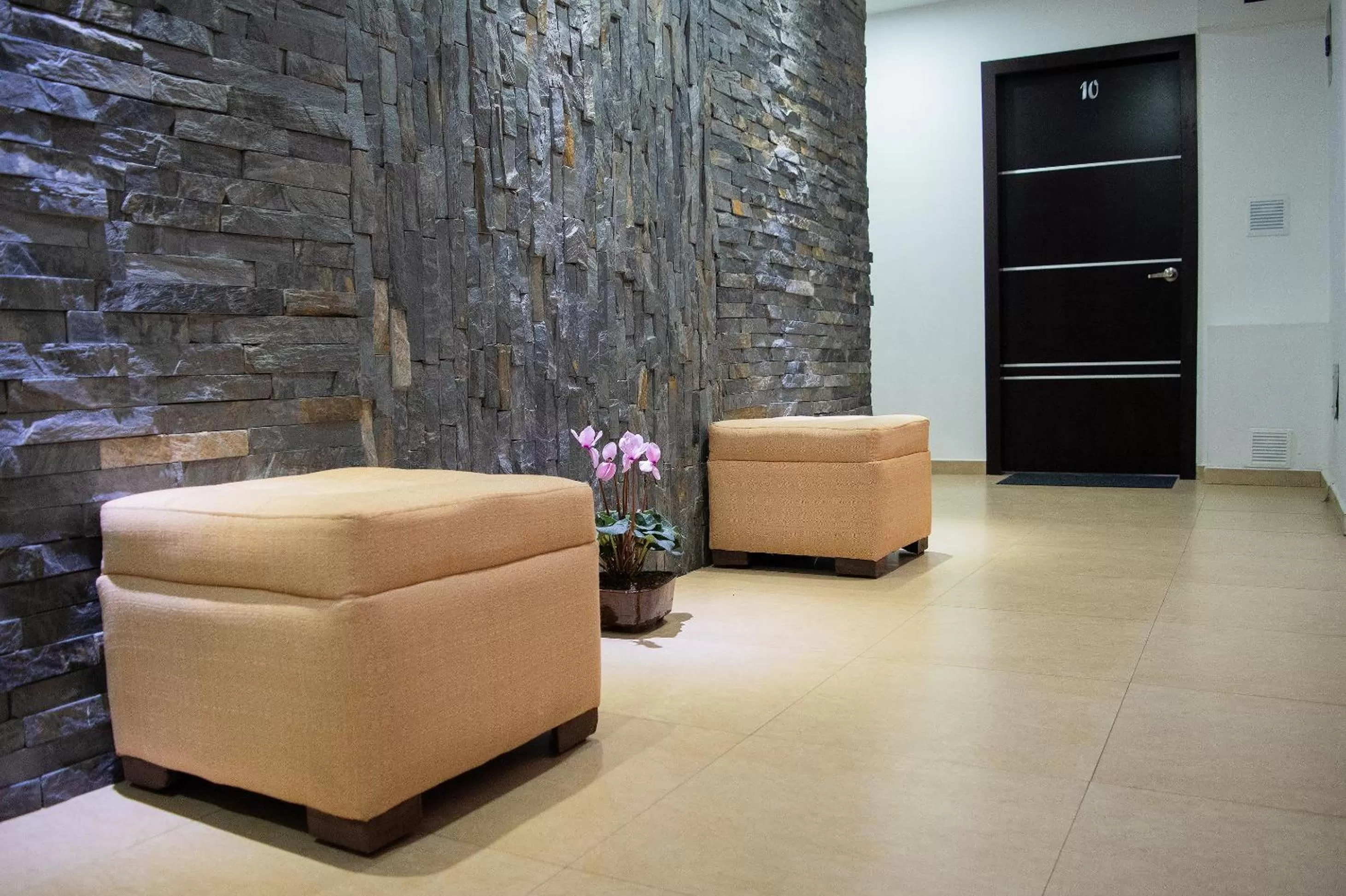 Living room in Illari Hotel