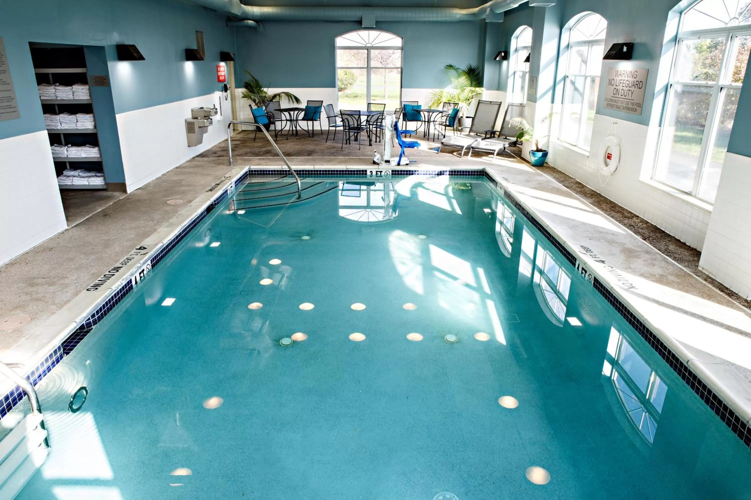 Swimming pool in Country Inn & Suites by Radisson, Harrisburg West Mechanicsburg