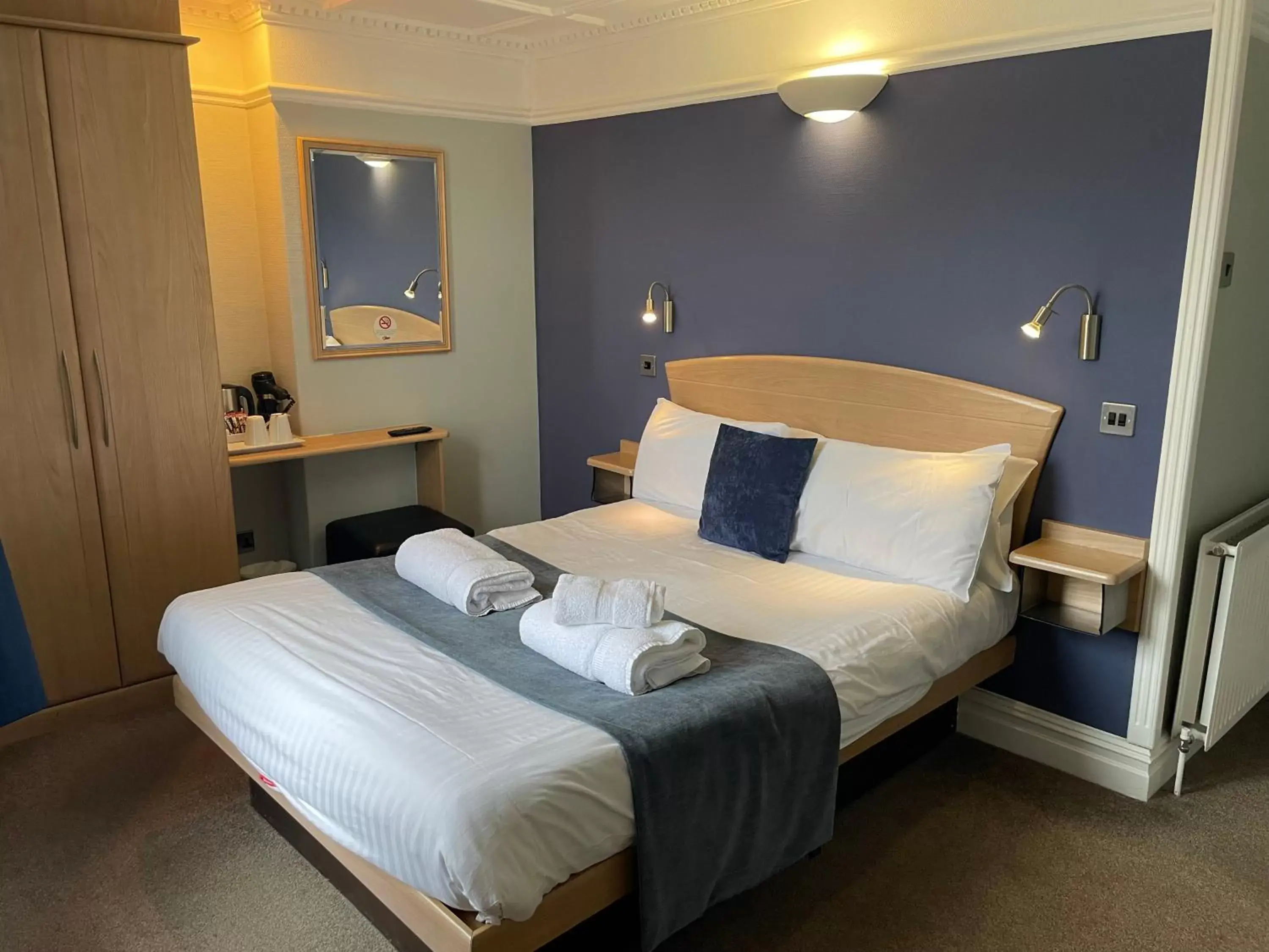 Double Room in The George Hotel Double Room in The George Hotel