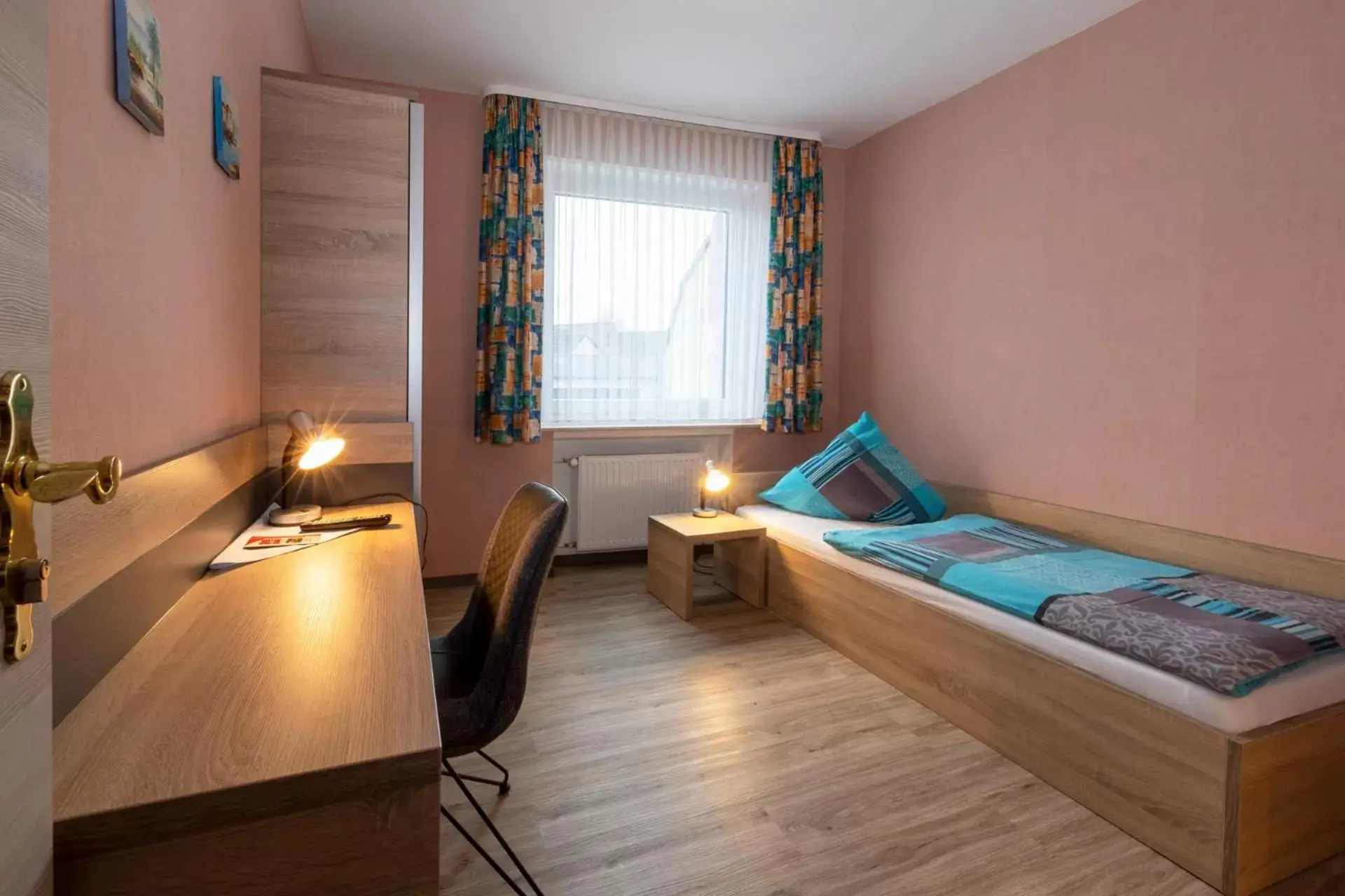 Single Room with Bathroom in Gasthof zum Siegburger Single Room with Bathroom in Gasthof zum Siegburger