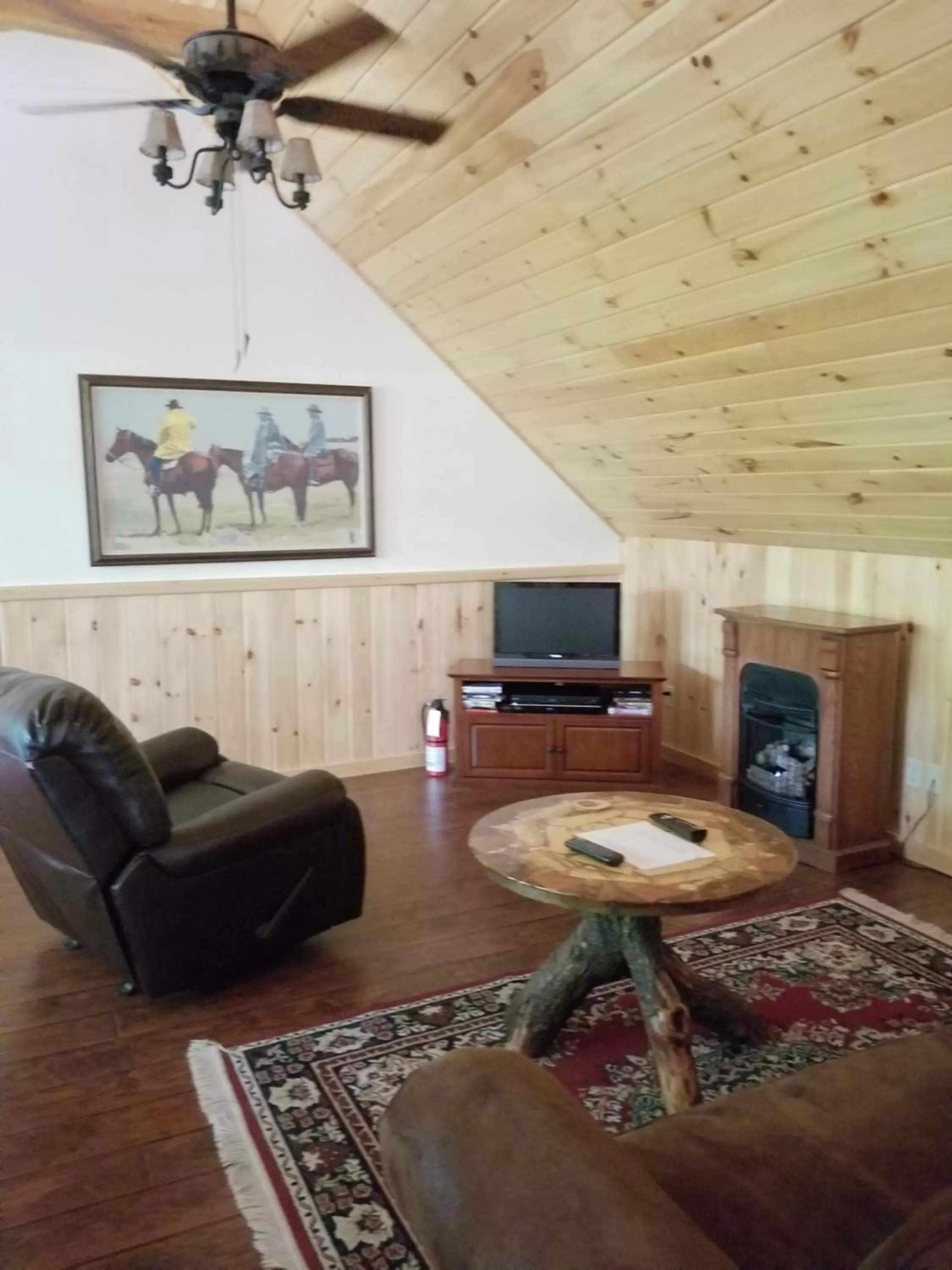 Deluxe King Suite in Trails End Inn