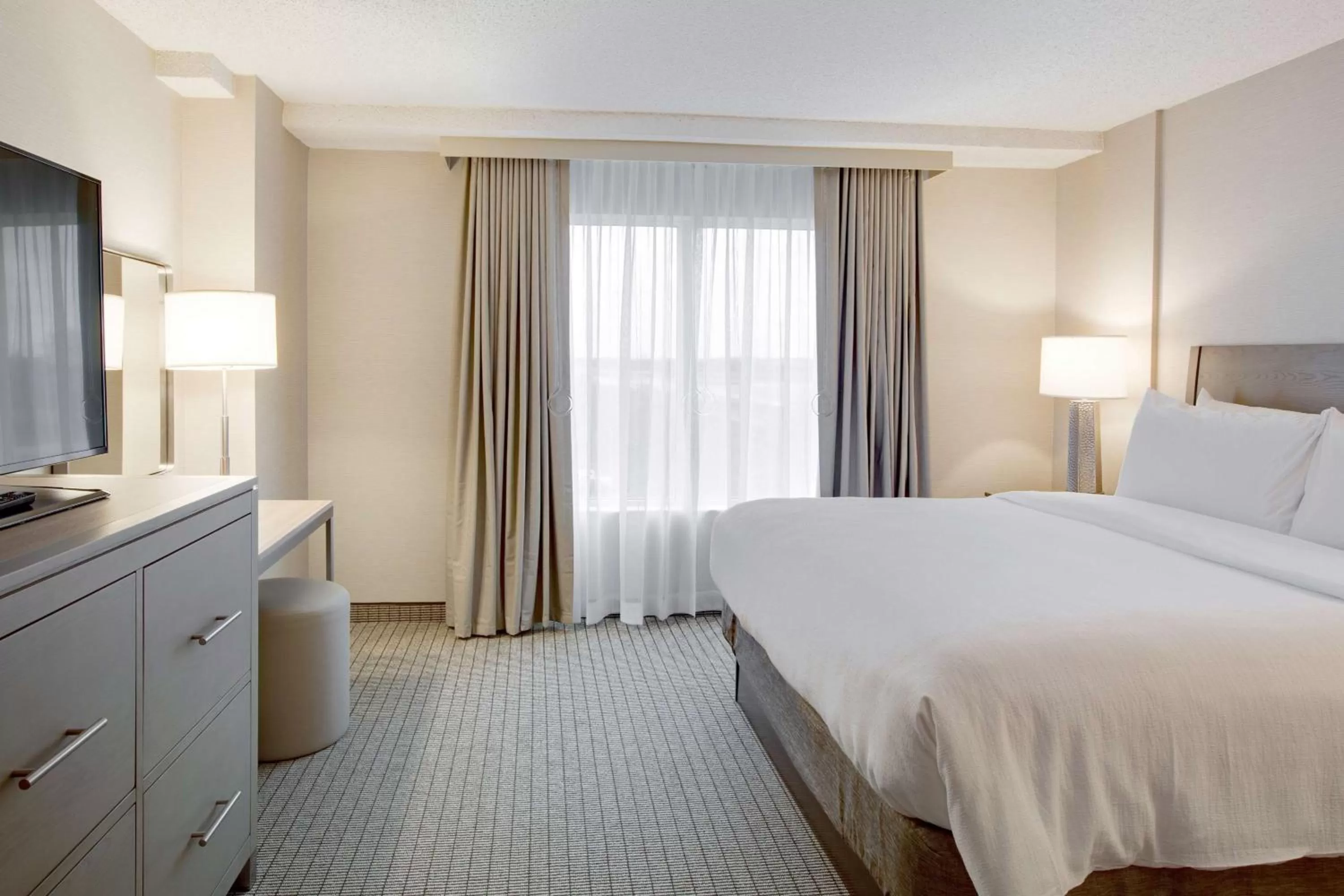 Bed in Embassy Suites by Hilton Columbus Dublin