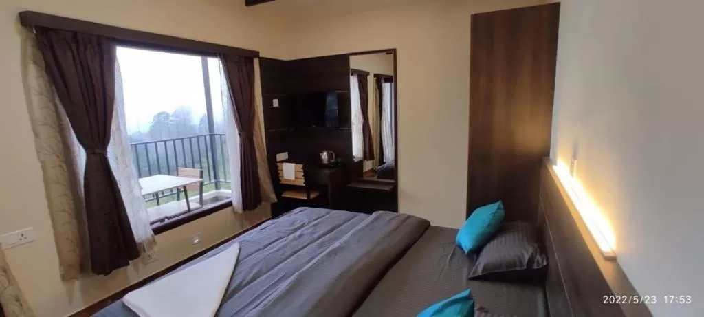 Photo of the whole room, TV/Entertainment Center in Cloud Walk