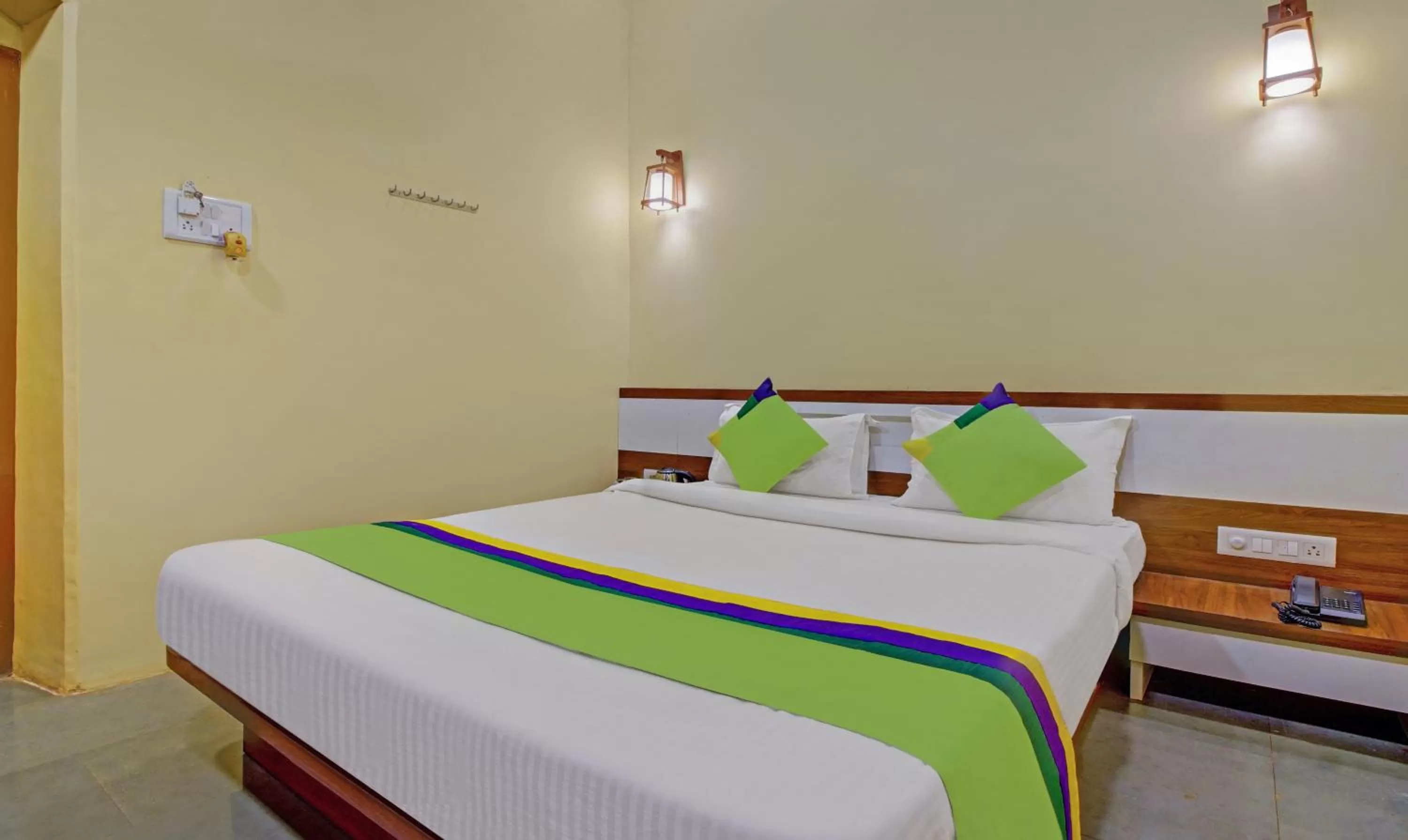 Bed in Treebo Trend Shalimar In The Forest Matheran