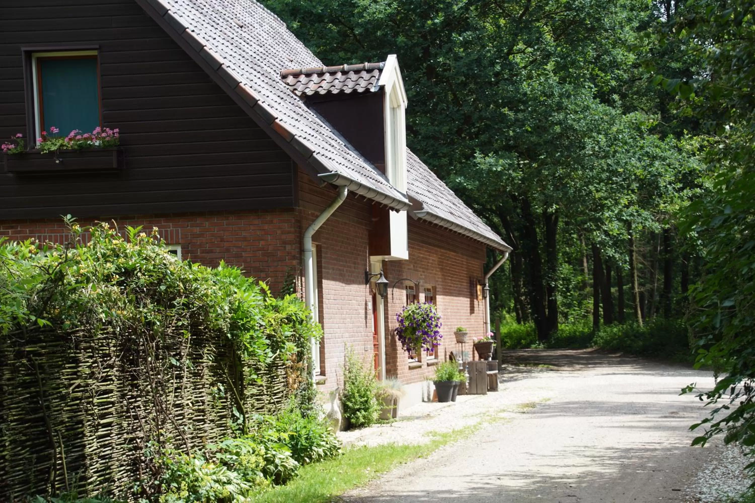 Facade/entrance, Property Building in Bed & Breakfast aan de Beek