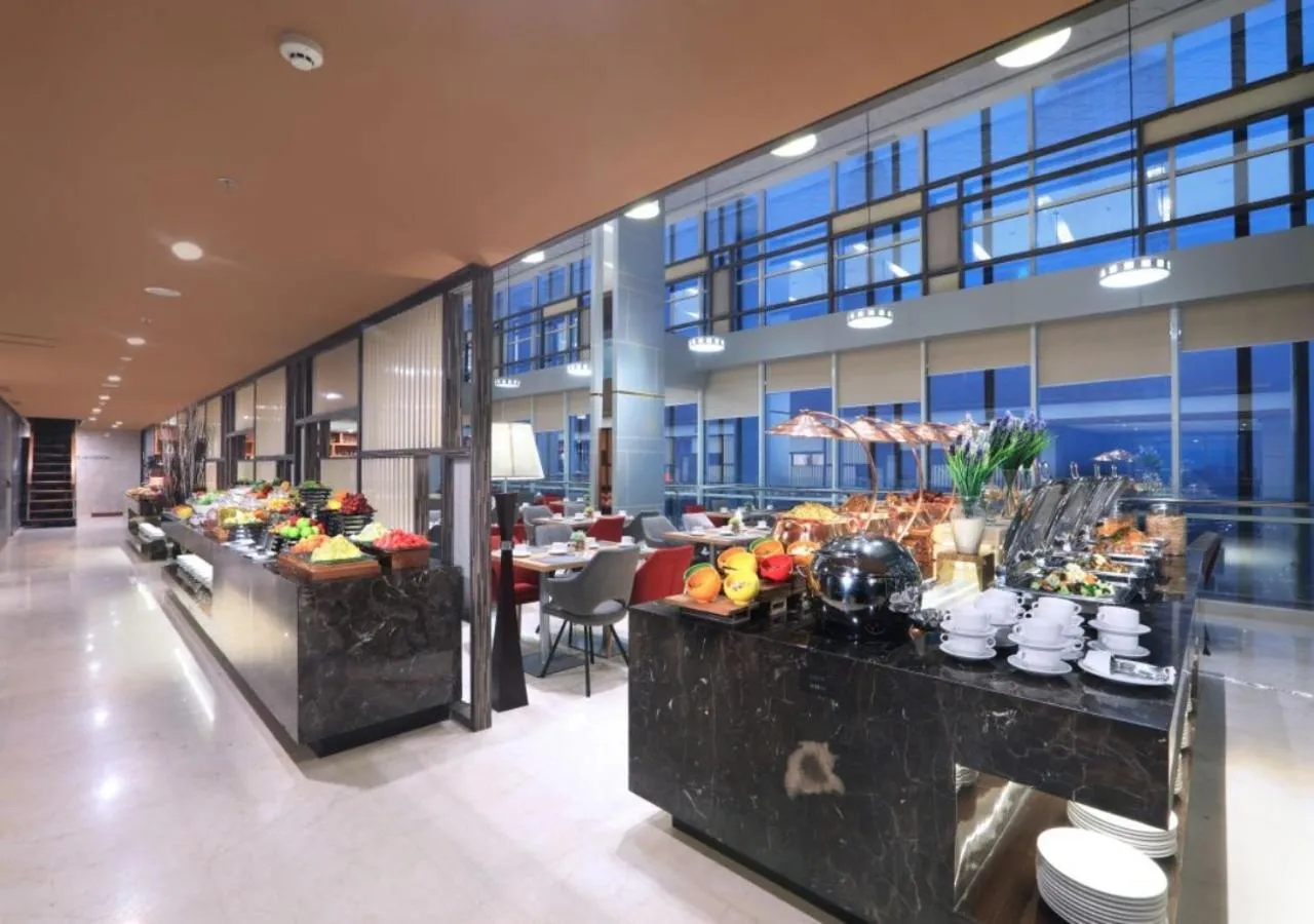 Restaurant/places to eat in Aston Kartika Grogol Hotel & Conference Center