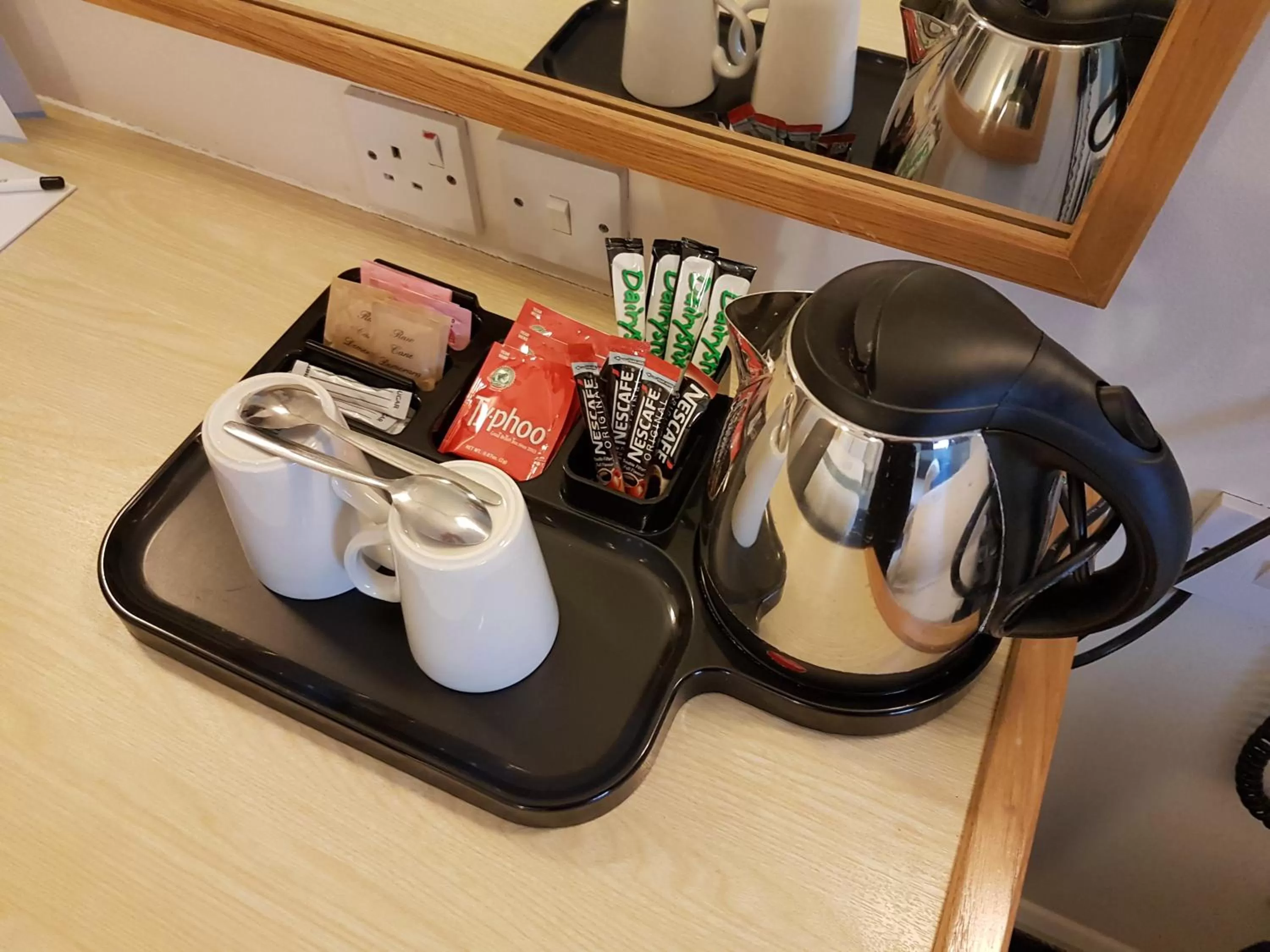 Coffee/tea facilities in Days Inn Sutton Scotney North