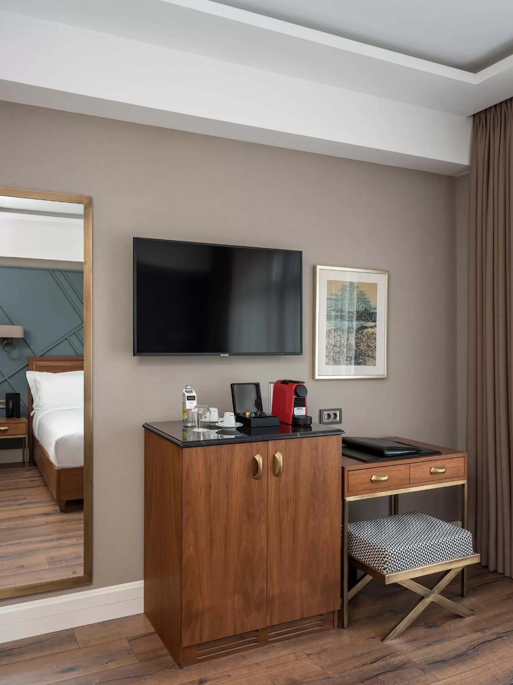 TV and multimedia, Bed in Azzap Hotel Galata