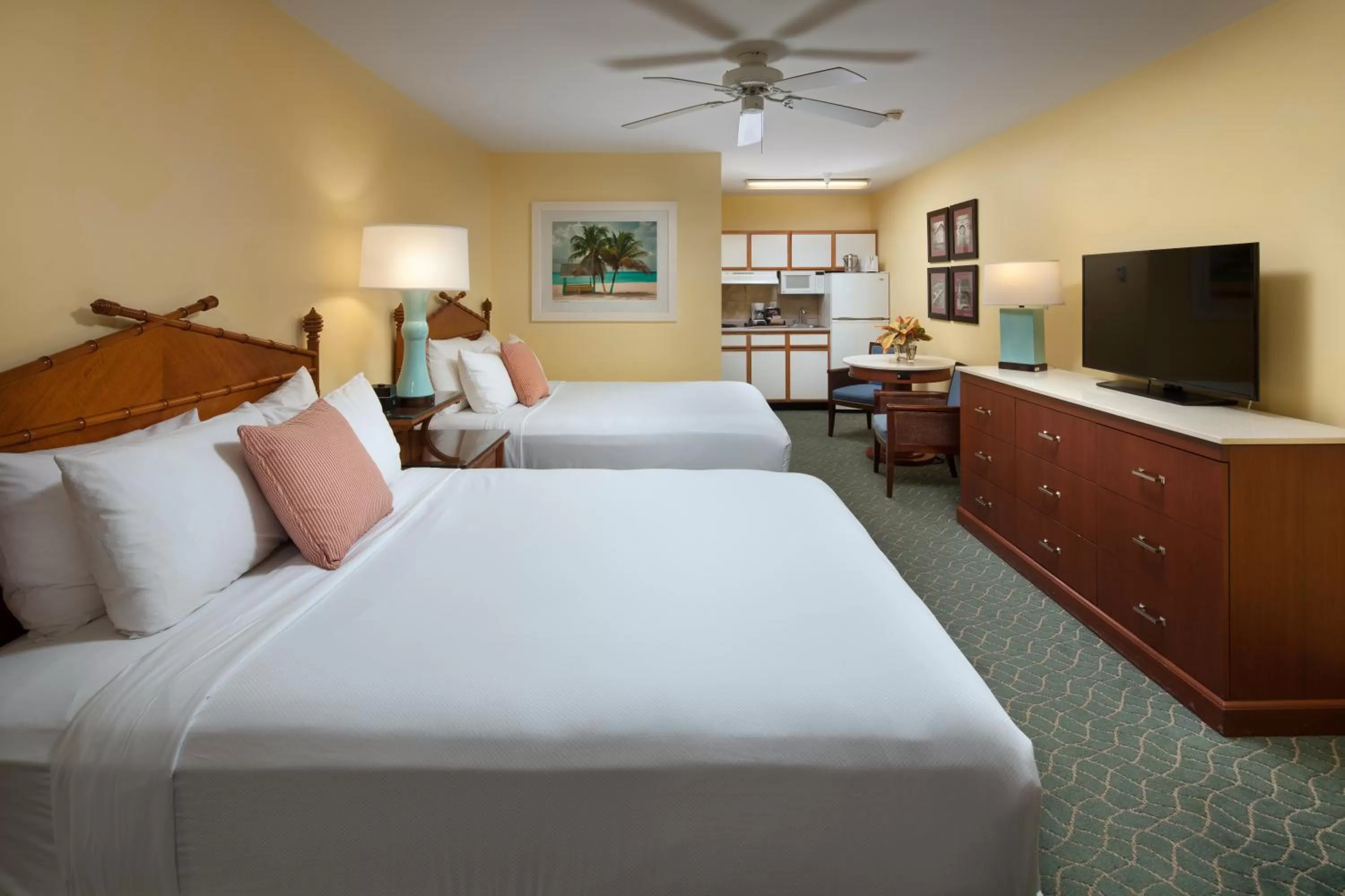 Deluxe Suite with Two Queen Beds in Sunshine Suites Resort