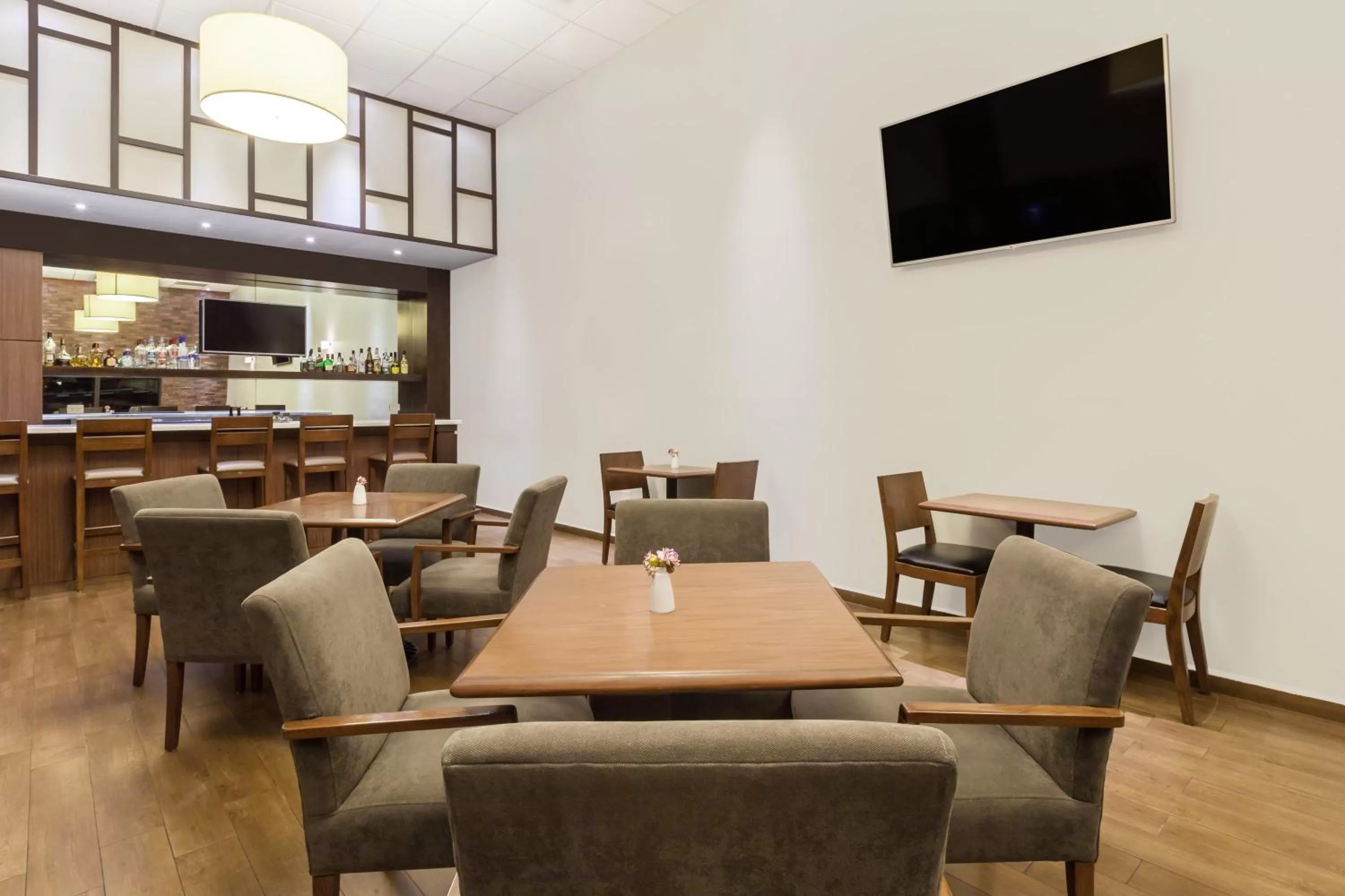 Lounge or bar in Wyndham Garden Monterrey Norte