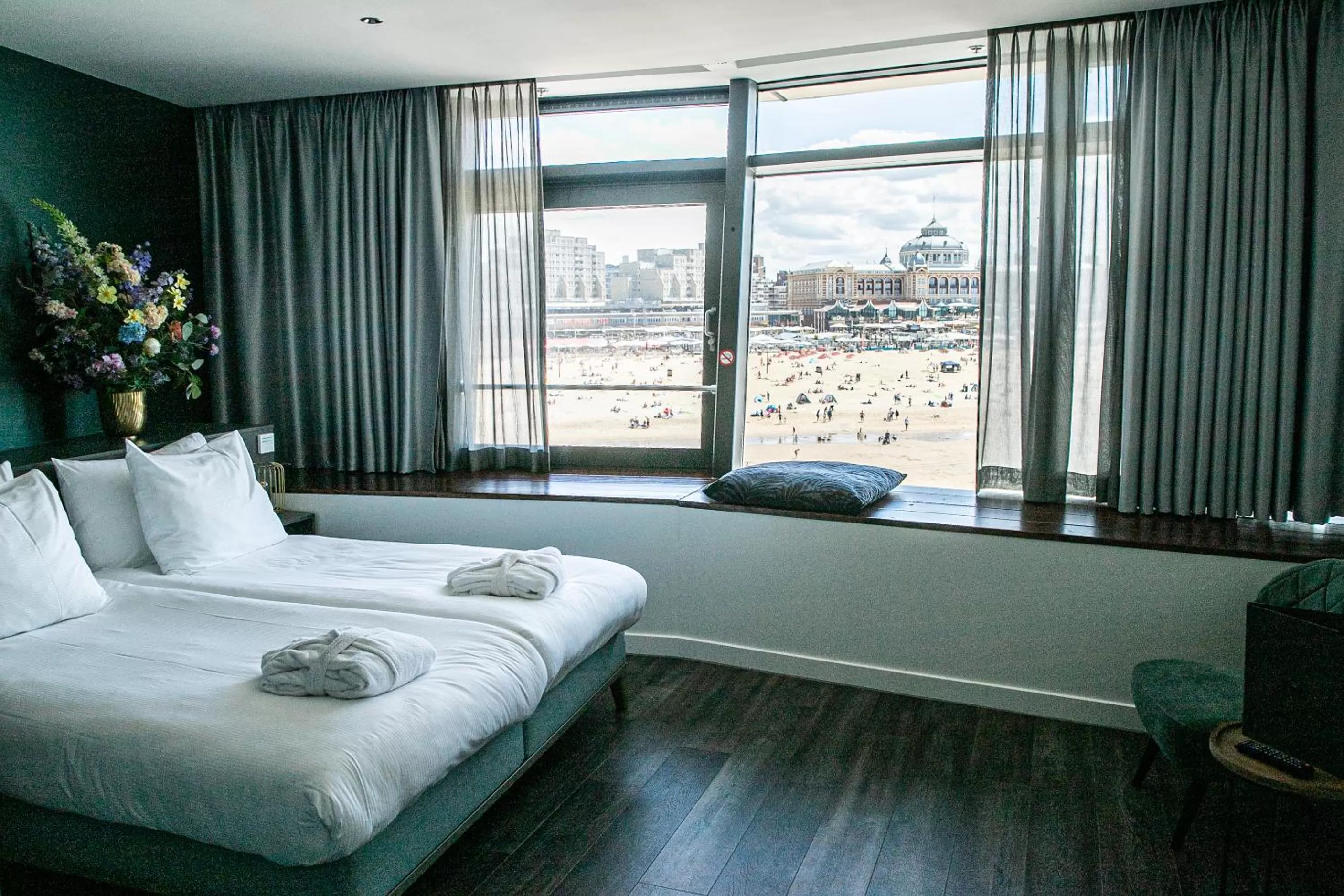 Bed in De Pier Suites