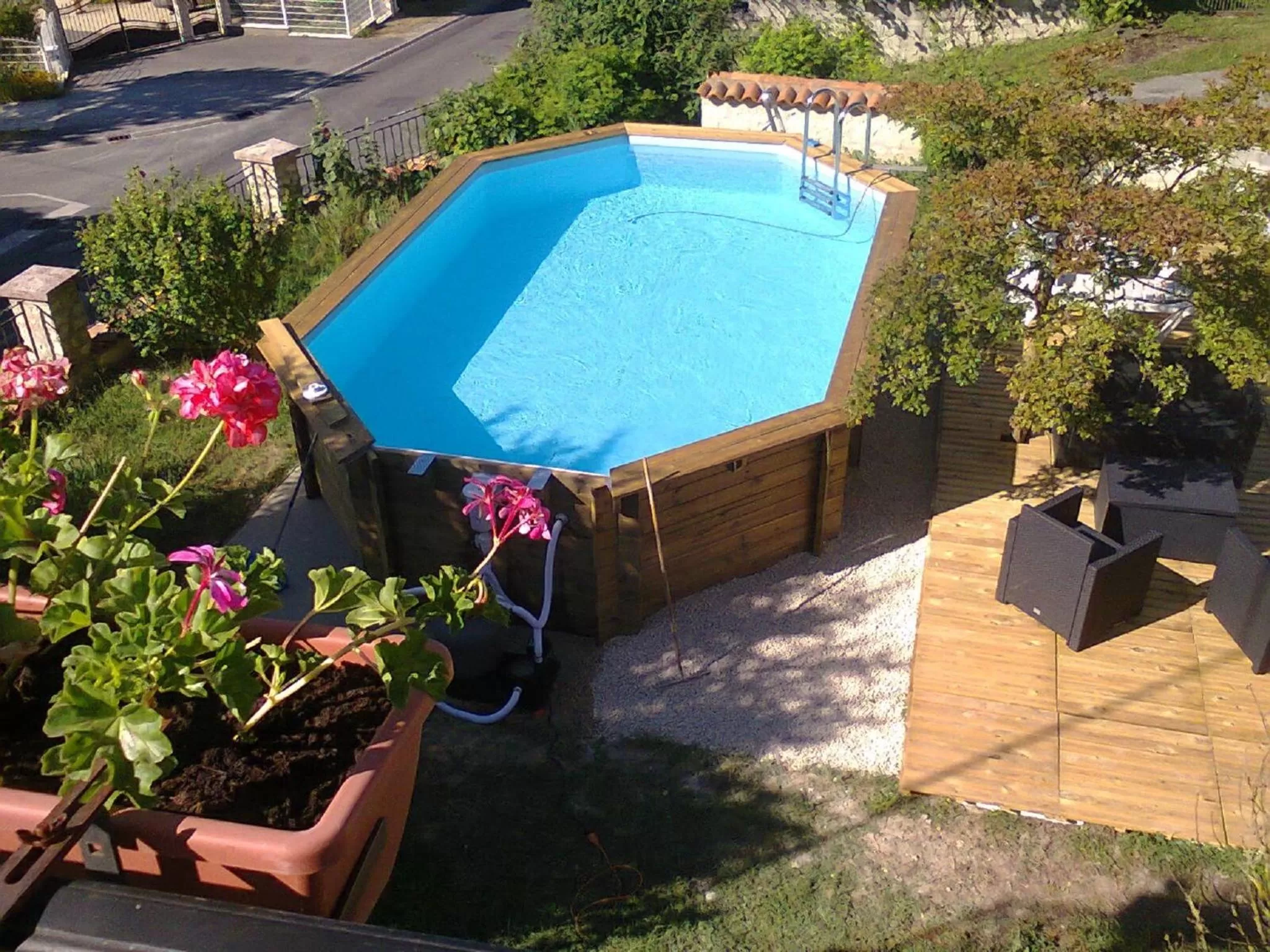 Pool View in Manoir Le Cristal - Futuroscope a petit prix , grandes chambres familiales 5-6 personnes ,