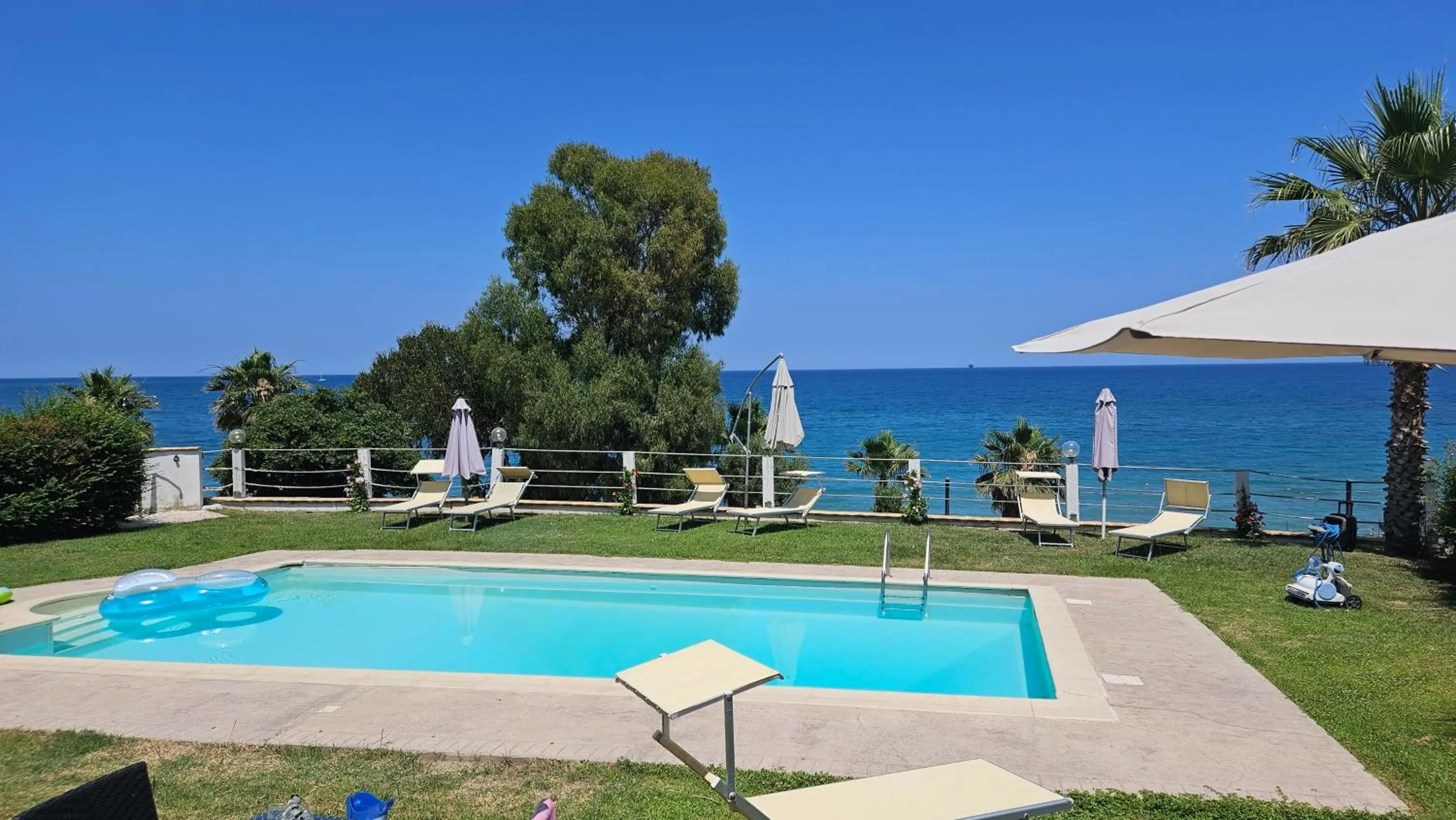 Property building, Swimming Pool in Pescasubacquea