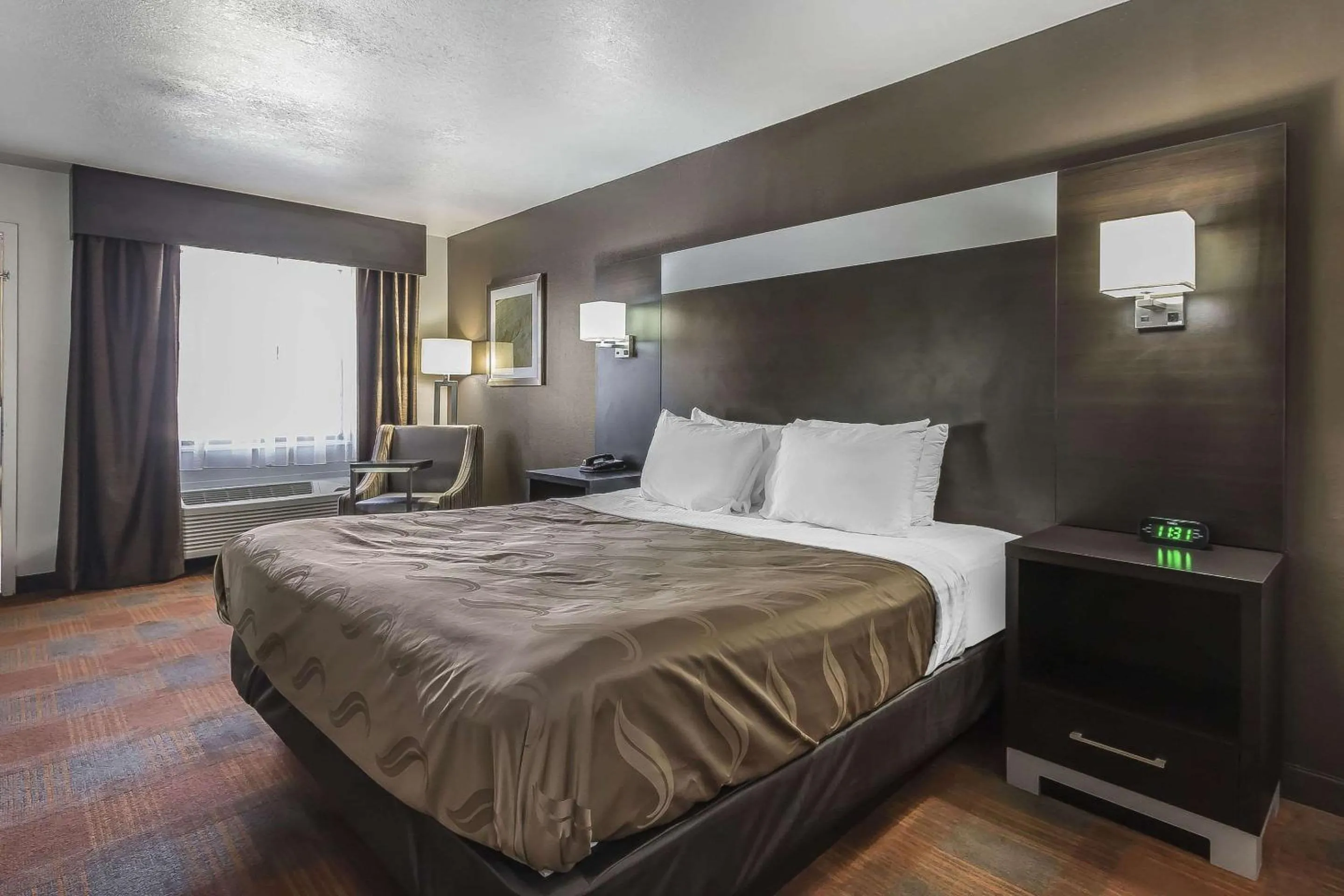 Photo of the whole room, Bed in Quality Inn & Suites Stuttgart North