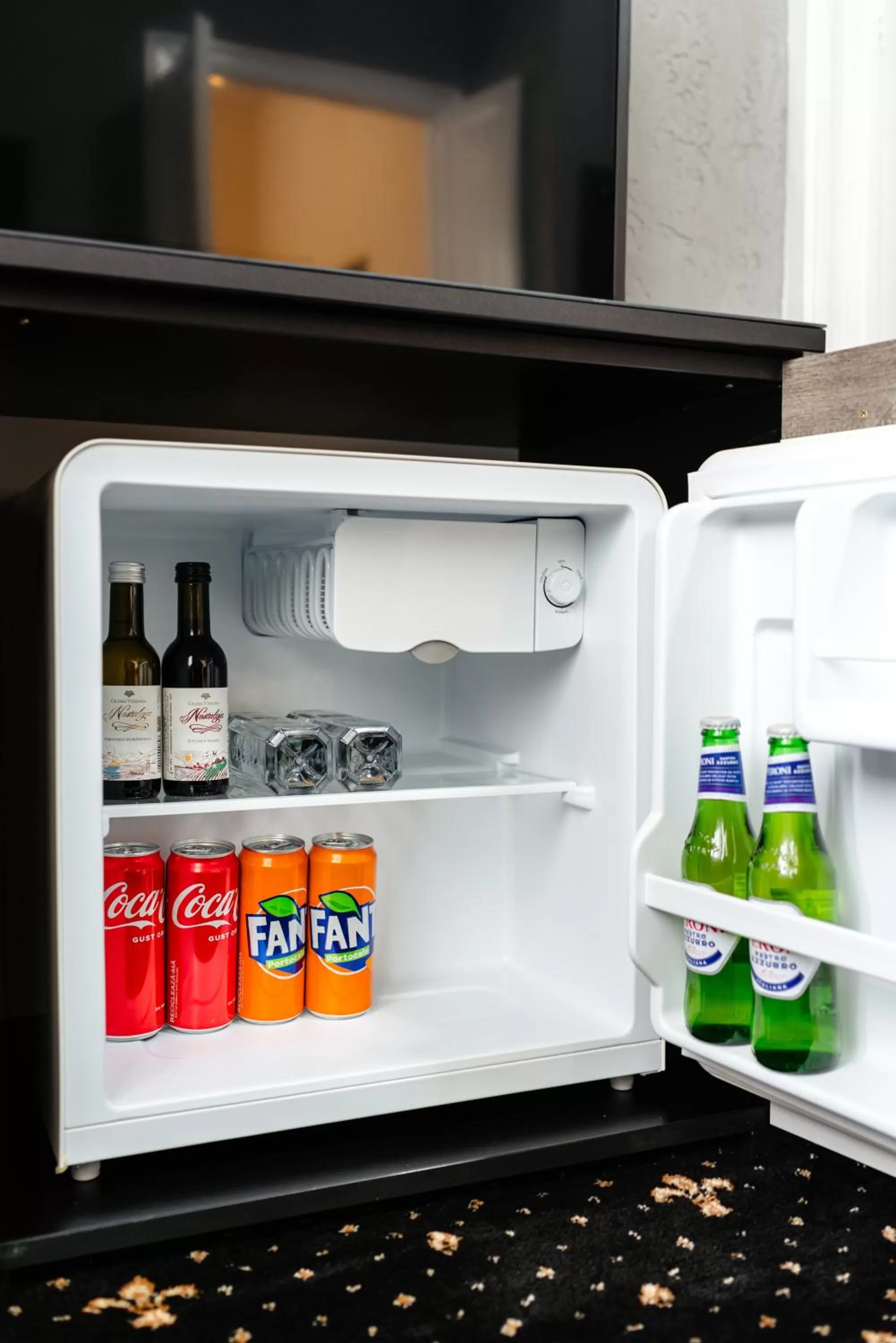 minibar in Palace Bulevard Inn