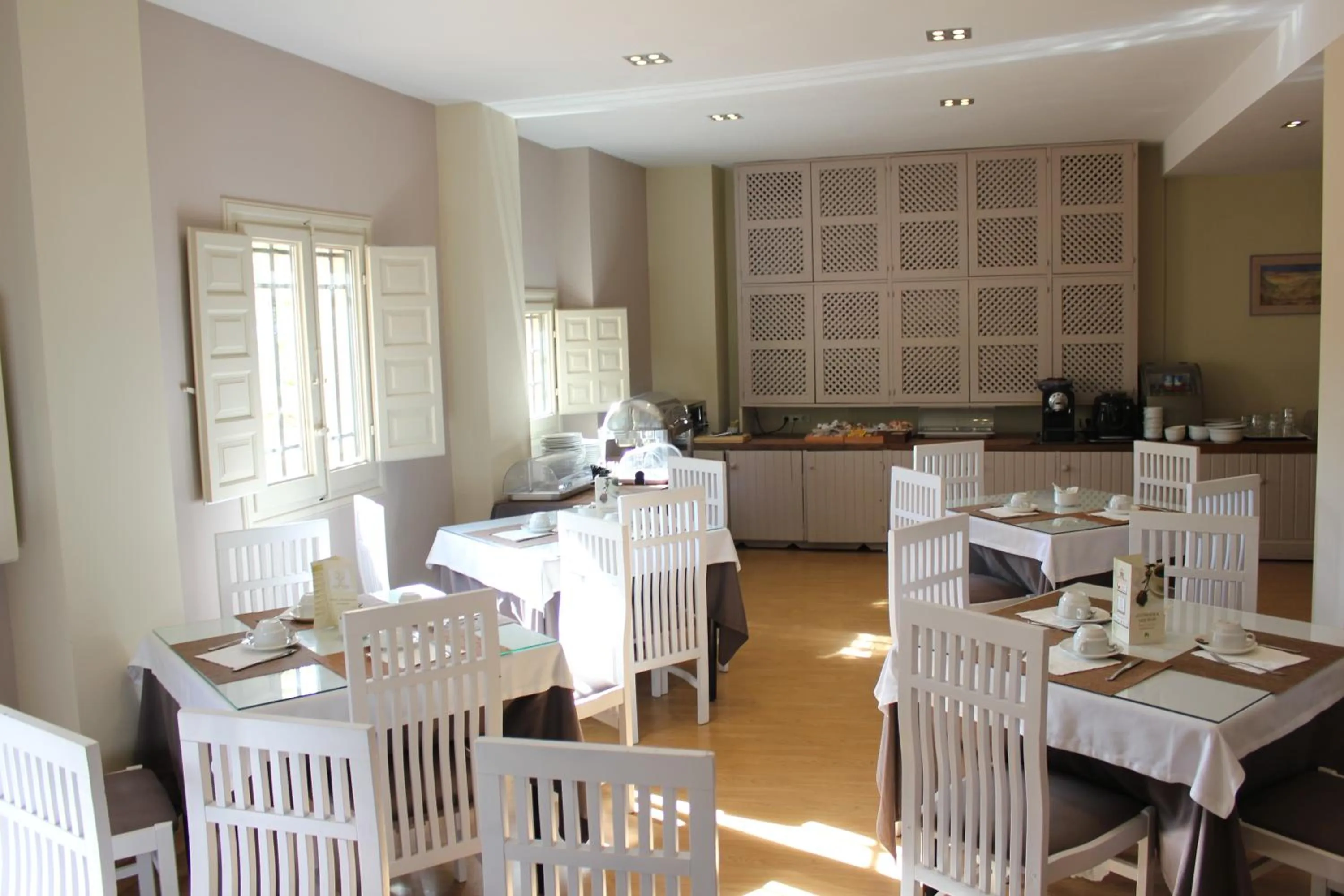 Restaurant/places to eat in Hotel Leonor de Aquitania