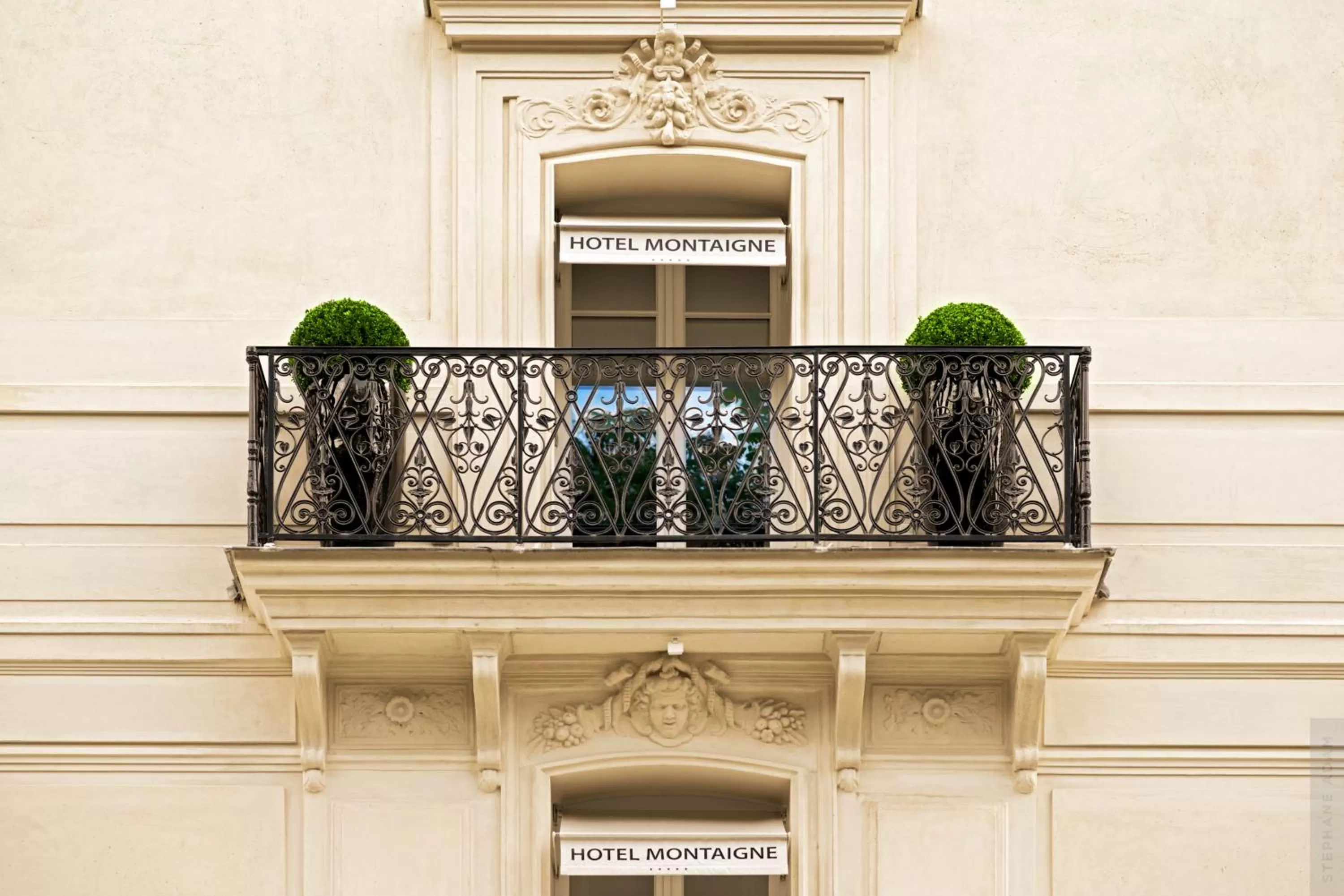 Patio in Hotel Montaigne