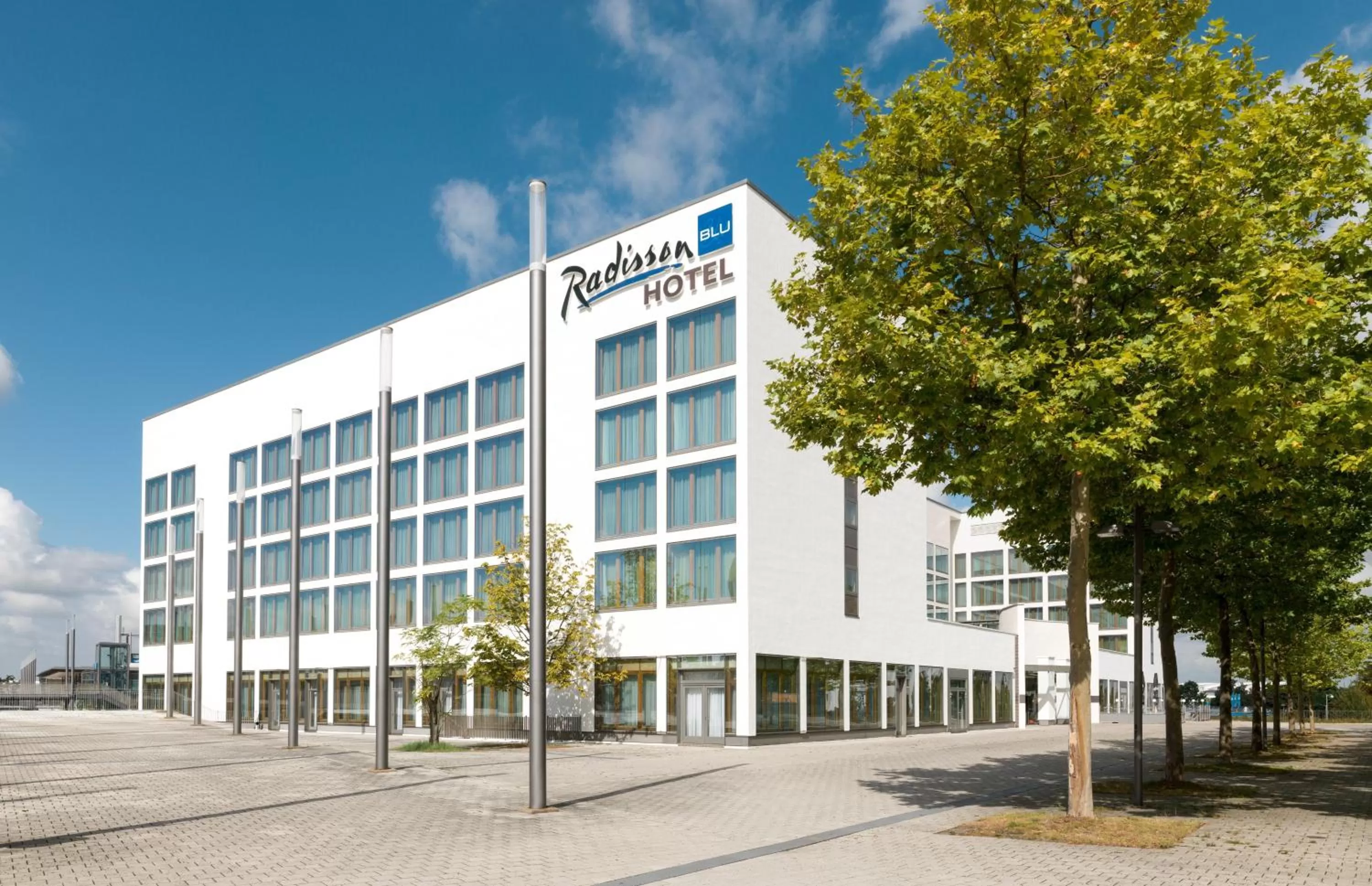 Facade/entrance in Radisson Blu Hotel Hannover