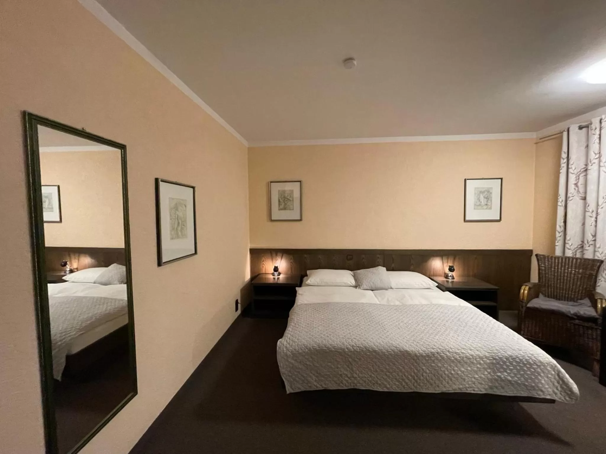 Bed in Hotel Brunnenhof