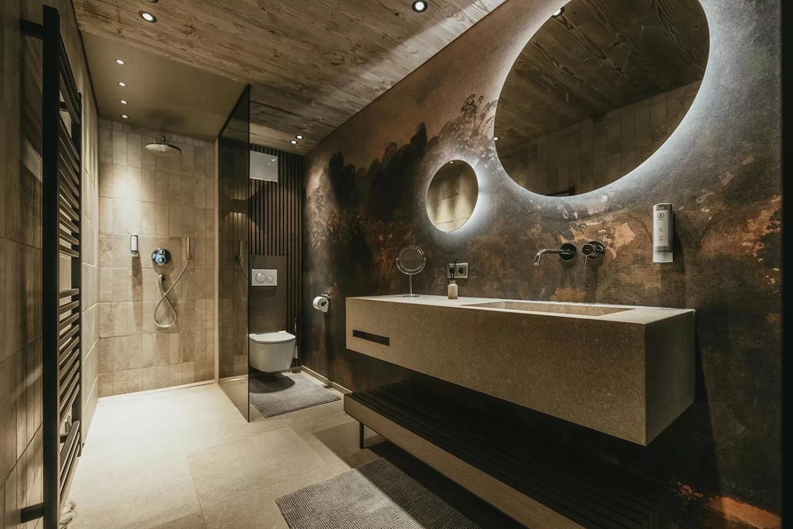 Shower in The Black Eagle Luxury Appartements