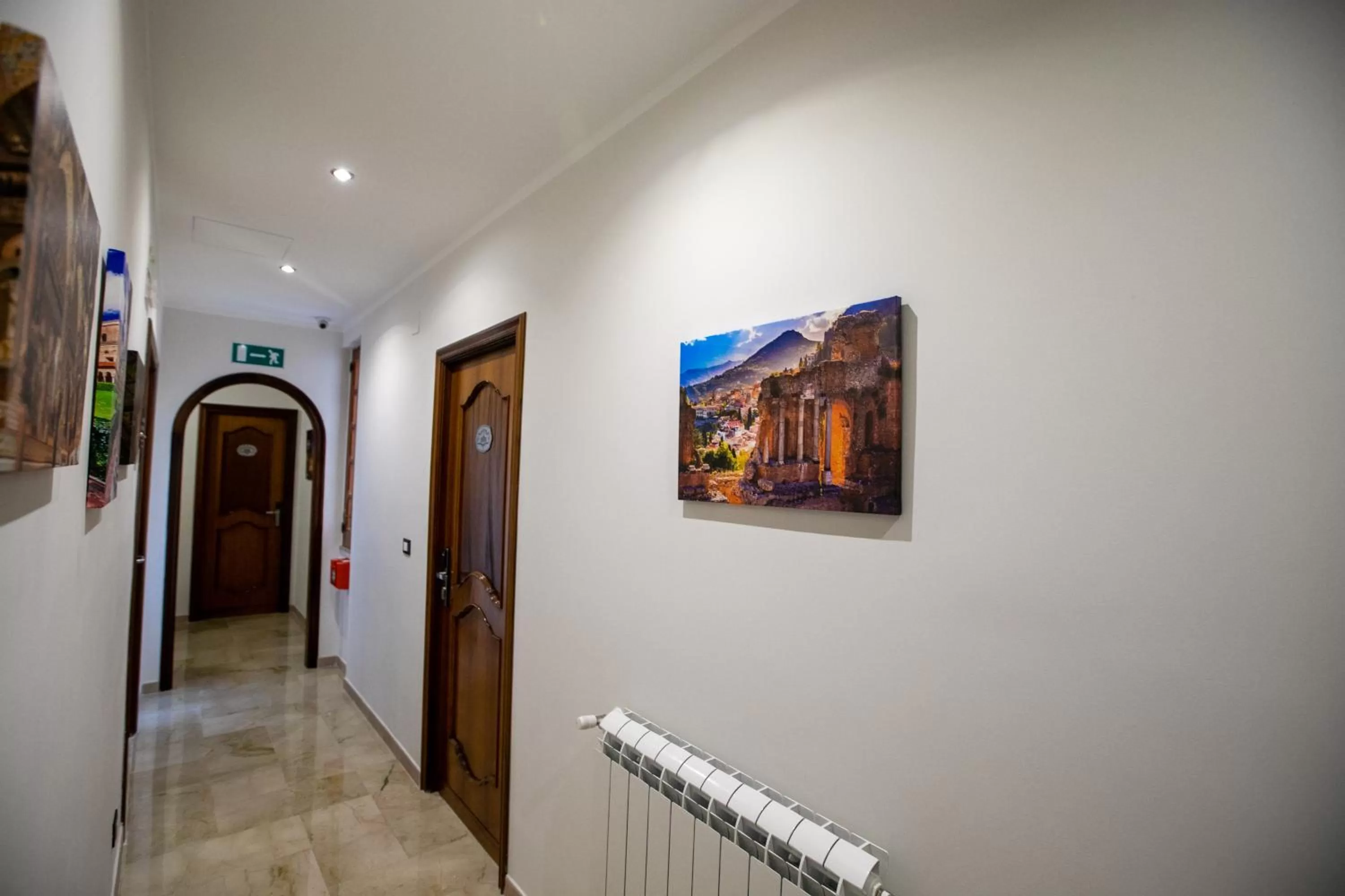 Other, TV/Entertainment Center in B&B Azul