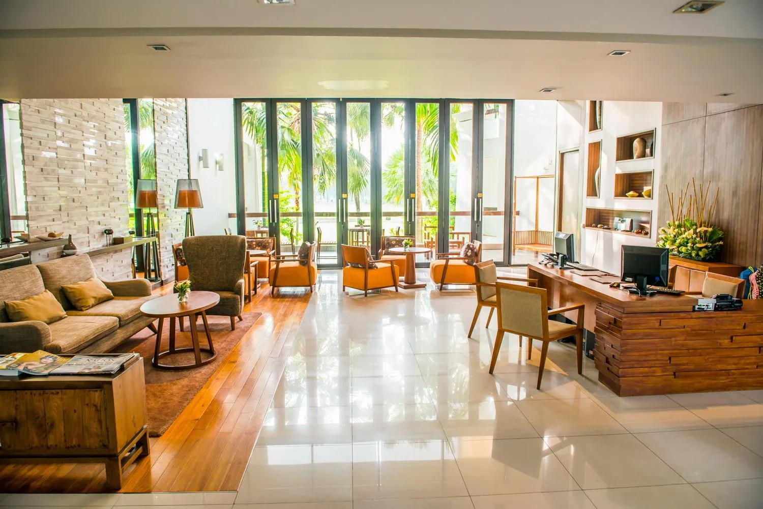 Lobby or reception in Summit Windmill Golf Suite Hotel at Suvarnabhumi