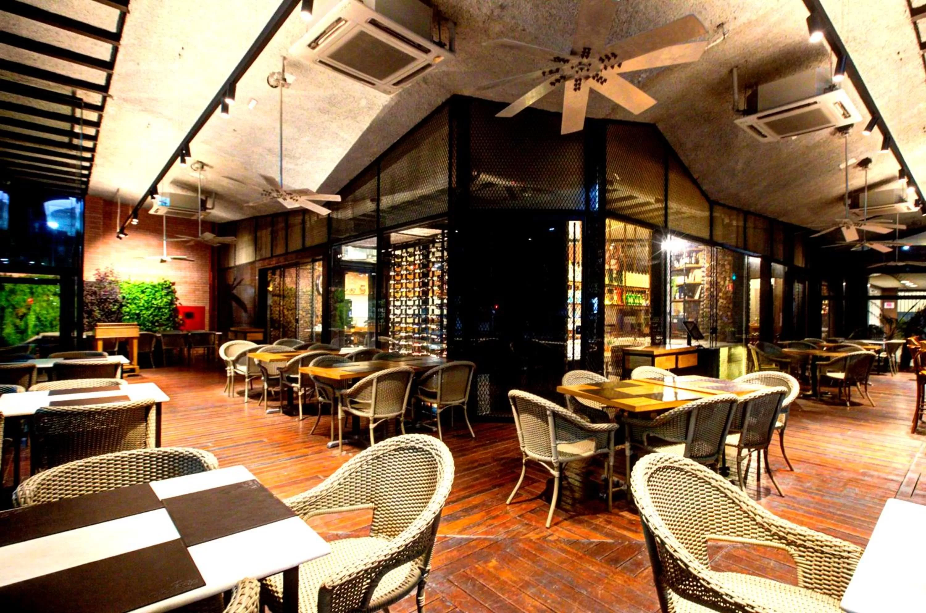 Restaurant/places to eat in ibis Vitoria Praia do Canto